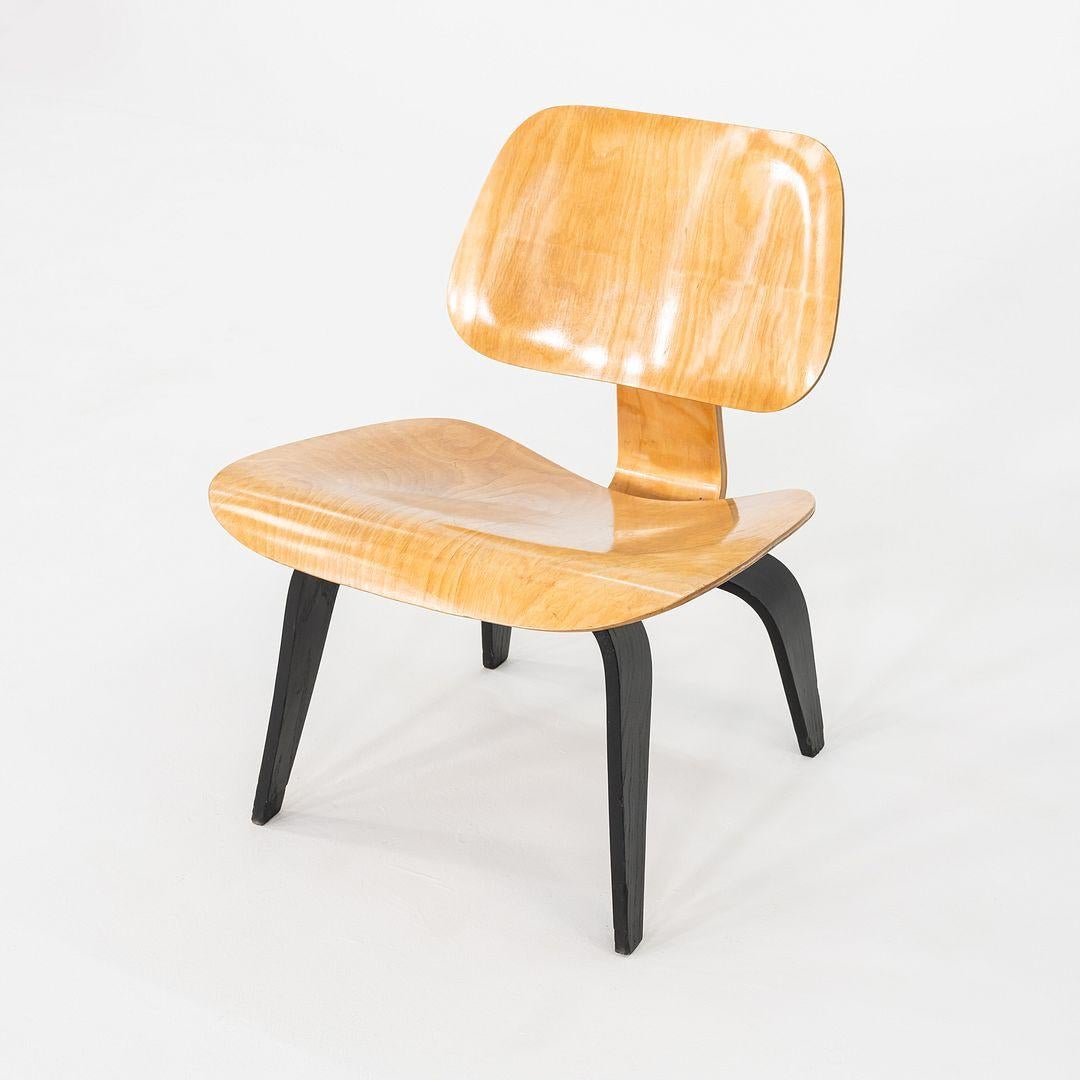 American 1947 Pair of Evans Eames LCW Chairs in Birch with Ebonized Legs For Sale