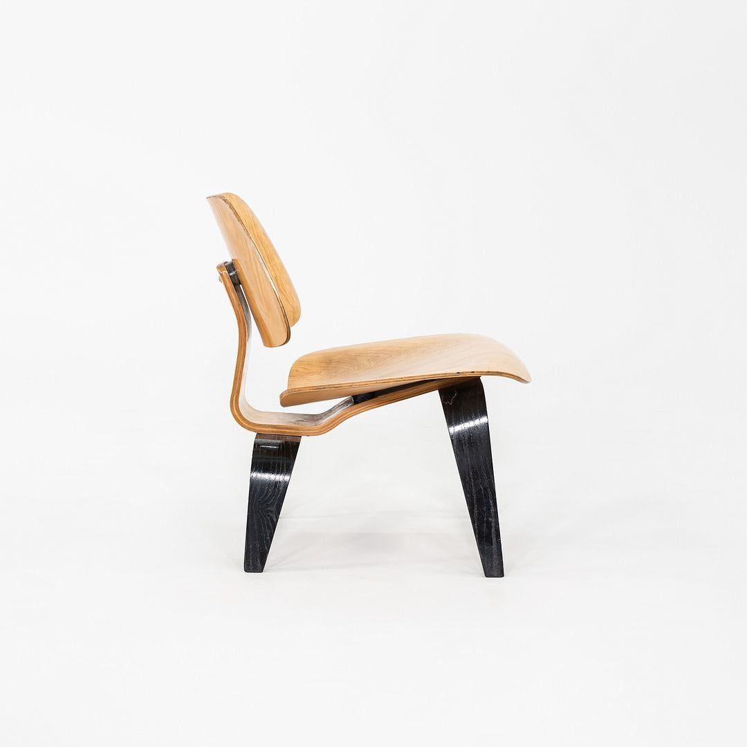 1947 Pair of Evans Eames LCW Chairs in Birch with Ebonized Legs For Sale 1