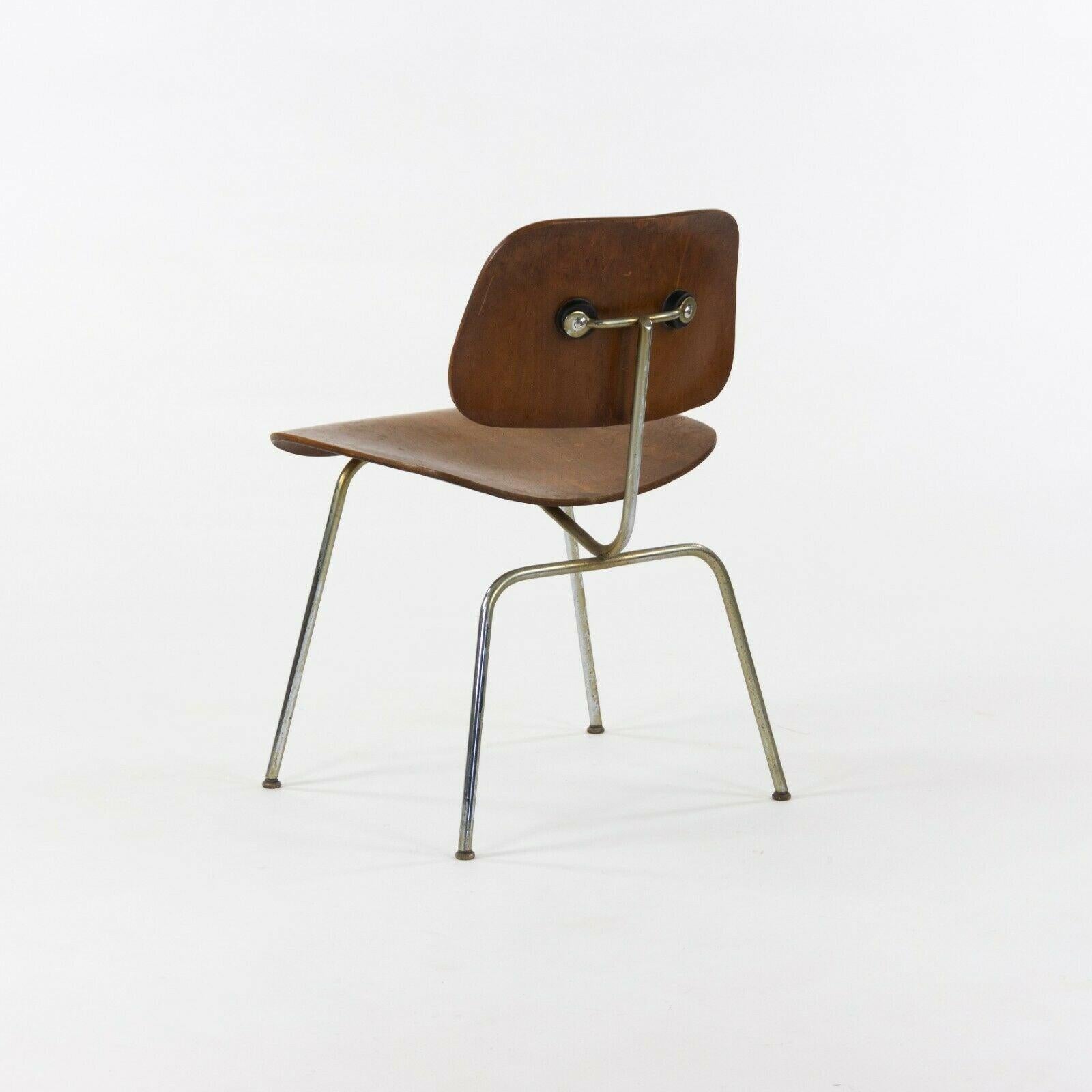 1948 Eames Evans für Herman Miller DCM Esszimmerstühle Metall und Nussbaum Fünfteiliger Satz im Angebot 1