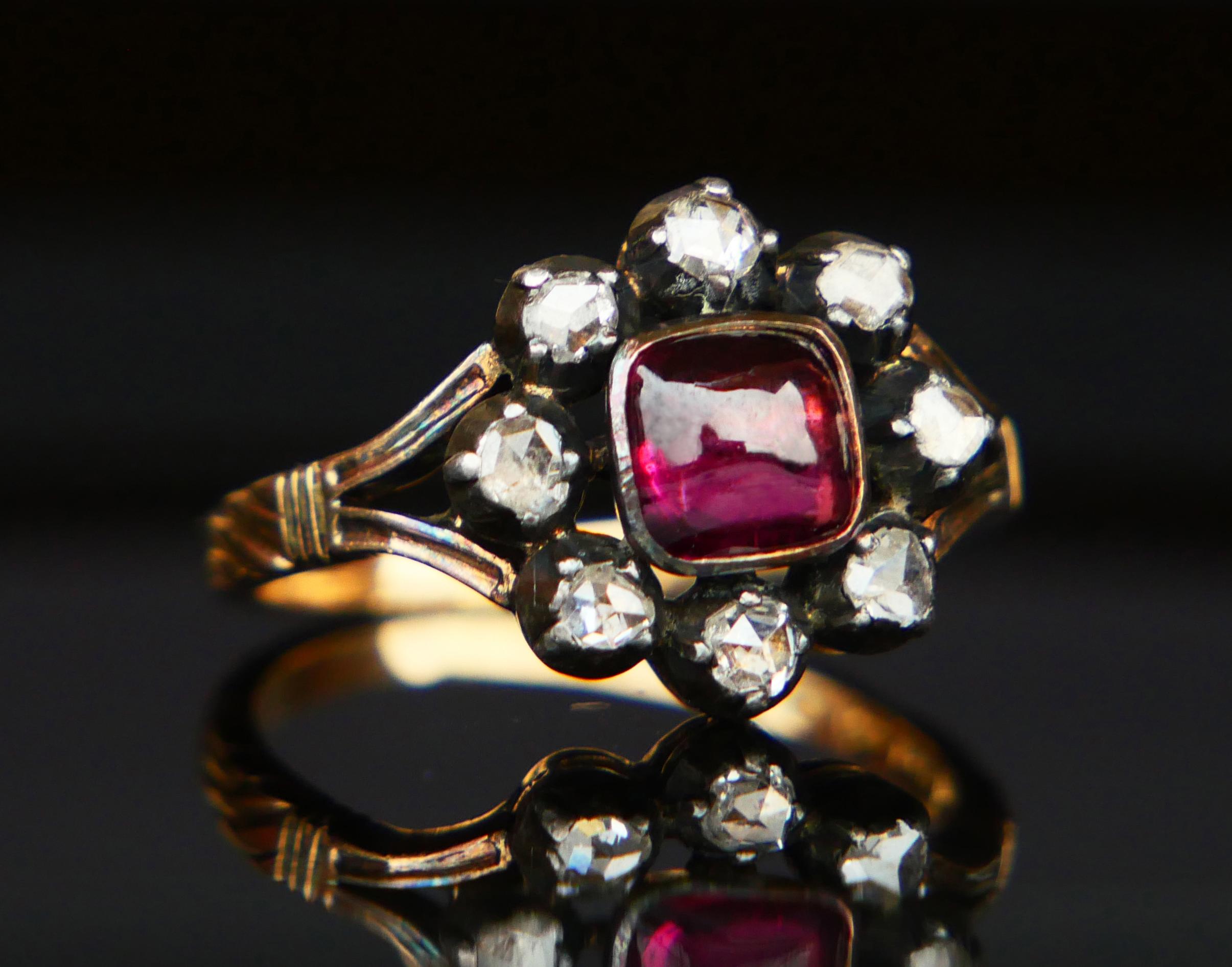 Bague Halo de 76 ans ornée d'une Rubellite de taille cabochon carré fantaisie et de Diamants. Poinçons suédois, 18K, année combo X8 / fait à la main en Suède en 1948.

Couronne : 14 mm x 13,5 mm x 4 mm de profondeur. Rubellite naturelle rose