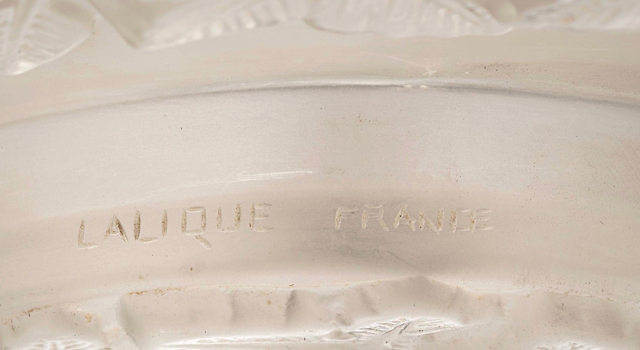 1948 Marc Lalique - Lámpara de techo Faunes Glass Moldeado en venta