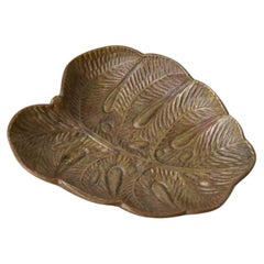 1948 Oskar J W Hansen Piatto di foglie di Monstera in ottone