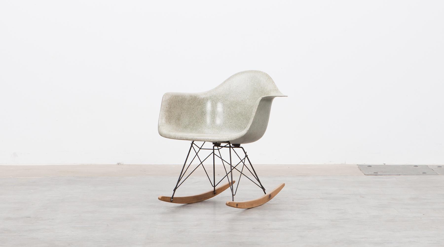 Rocking chair by Charles & Ray Eames, fiberglass shell and birch, USA, 1948

RAR rocking chair designed by famous couple Charles and Ray Eames. This is an early example with beautiful parchment color fiberglass shell that goes into grey or