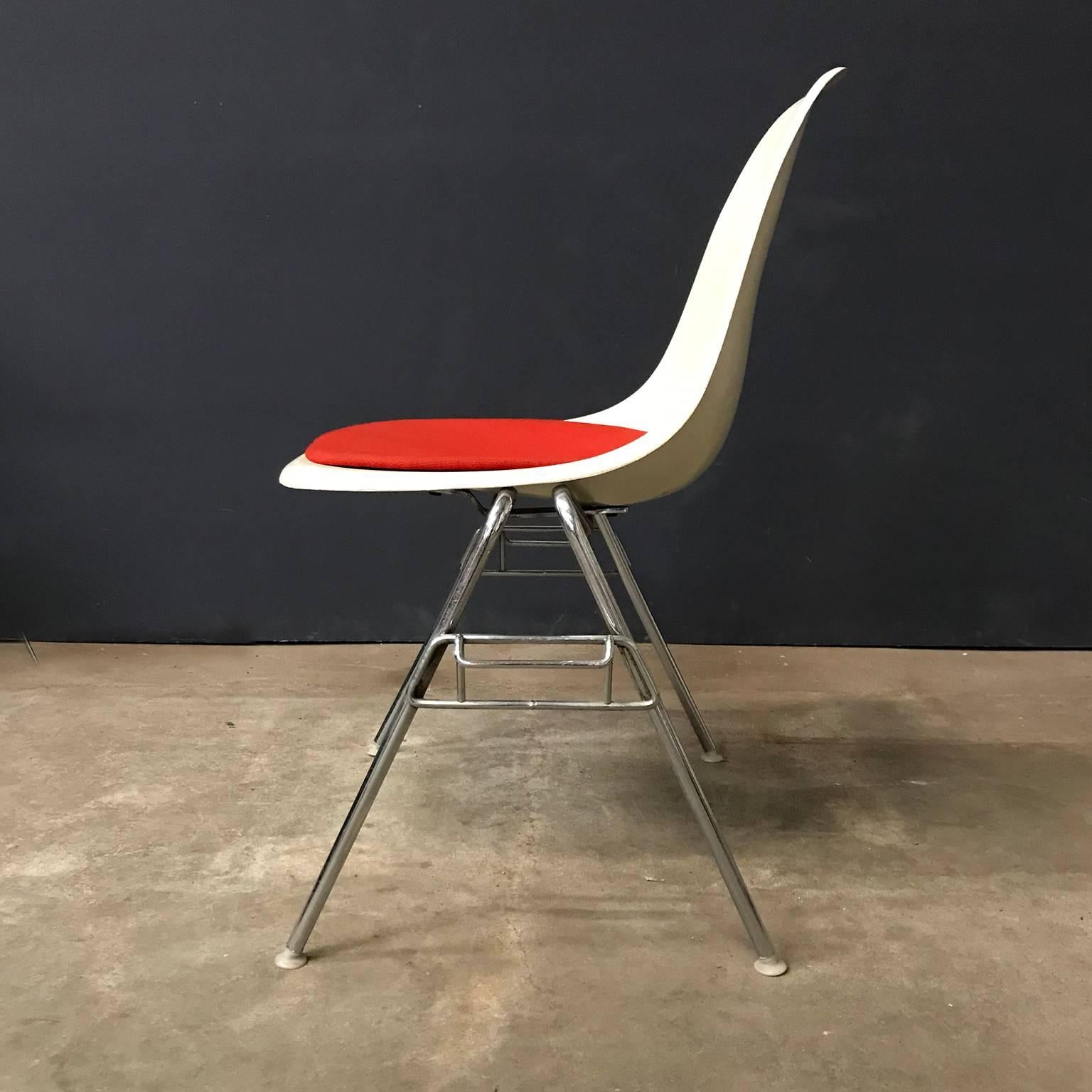 Mid-Century Modern 1948, Ray & Charles Eames for Herman Miller, Fiberglas Stacking Side Chair For Sale