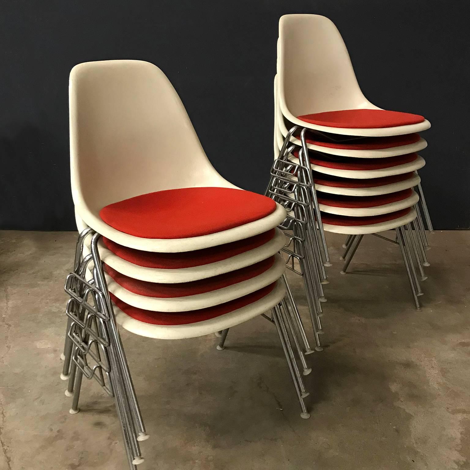1948, Ray & Charles Eames for Herman Miller, Fiberglas Stacking Side Chair For Sale 1