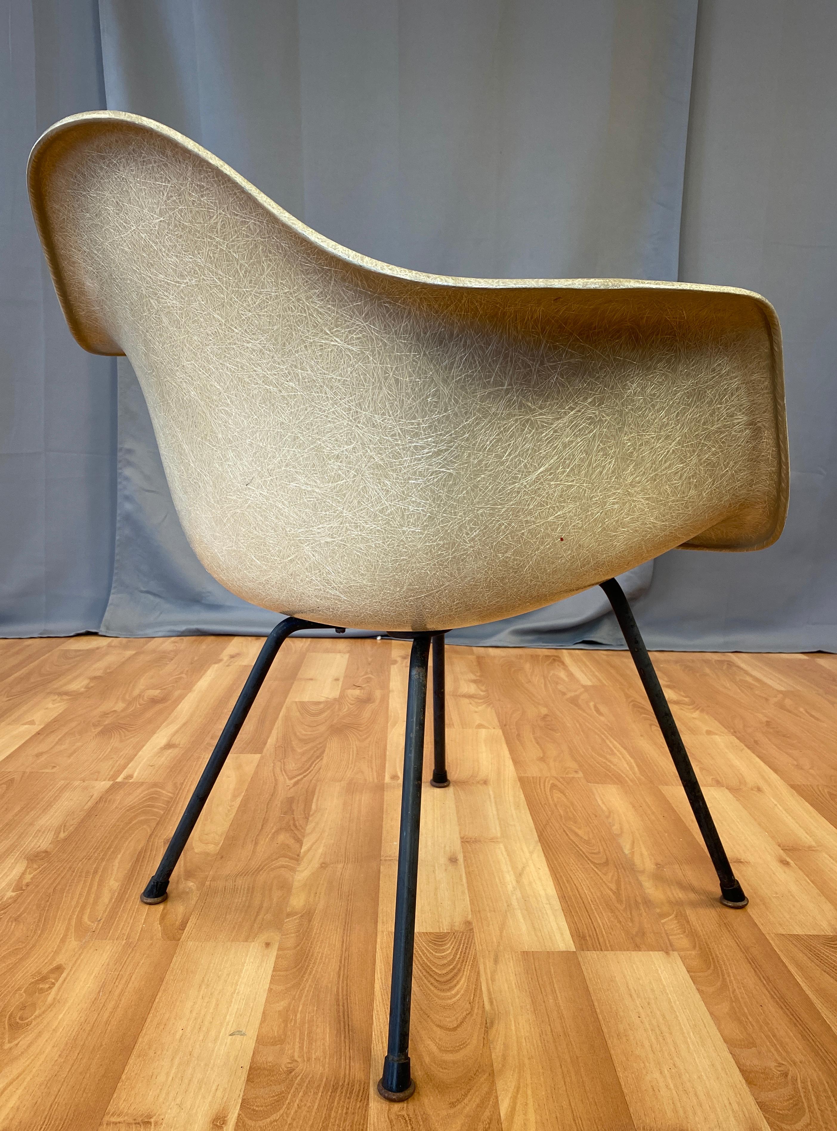 Mid-Century Modern 1949 Charles Eames Rope Edge Fiberglass Shell Armchair for Herman Miller