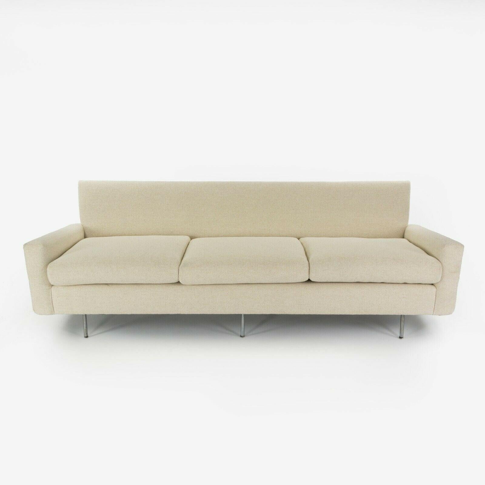 1949 Florence Knoll Associates 26 BC Upholstered 3-Seater Sofa New Upholstery In Good Condition For Sale In Philadelphia, PA