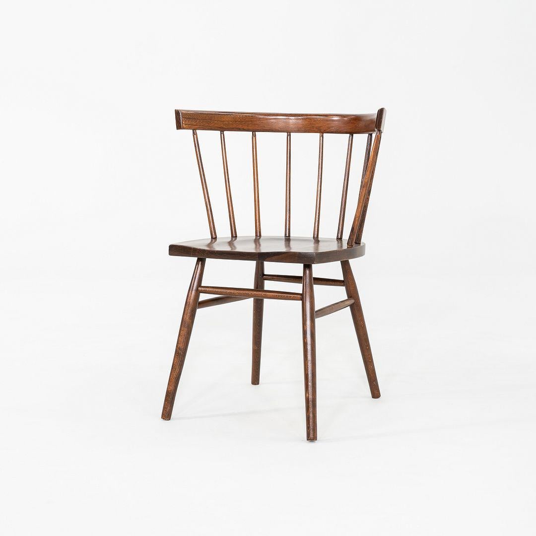Il s'agit d'une chaise droite N19, conçue par George Nakashima pour Knoll Associates en 1946. Il s'agit d'un premier exemplaire, datant de 1949. La 