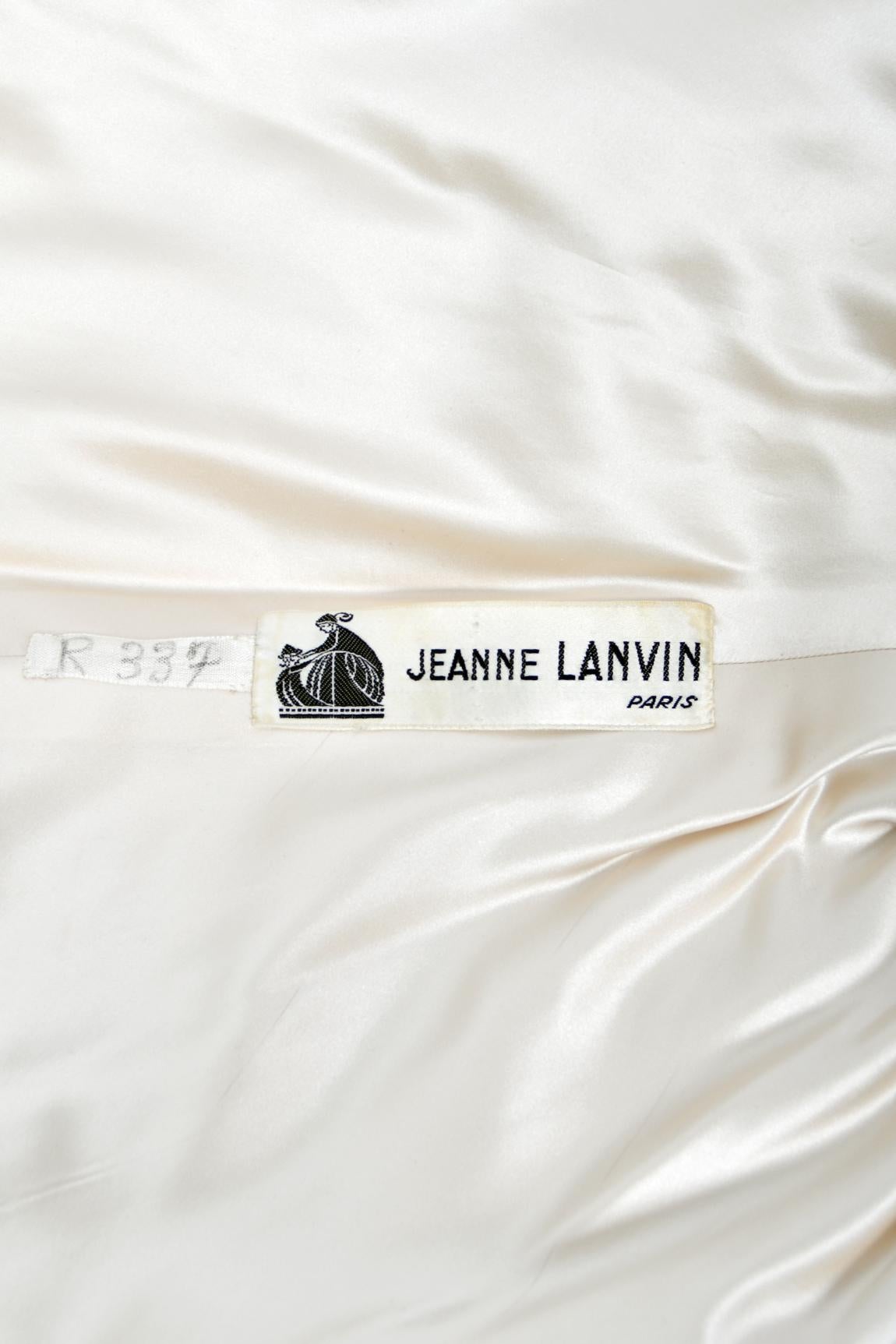 1949 Jeanne Lanvin Haute Couture Elfenbeinfarbenes trägerloses drapiertes Brautkleid aus Seiden-Satin  im Angebot 11