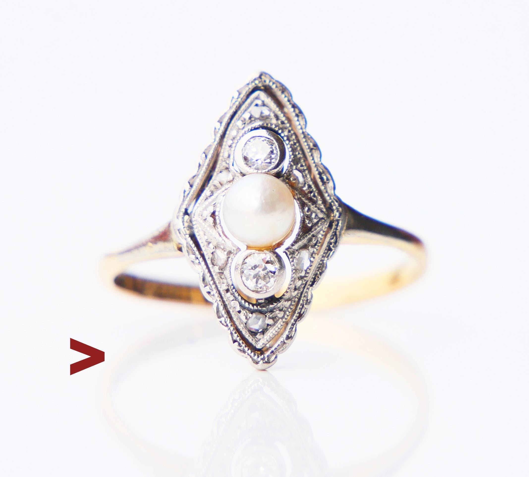 Ein Ring mit navette- oder bootförmiger Krone mit Platinaufsatz auf massivem 18-karätigem Gelbgold, besetzt mit natürlichen Perlen und Diamanten.

Die Krone mit Steinen ist 15 mm x 8,5 mm x 6 mm tief.

Die Perle hat einen Durchmesser von 3,8 mm.