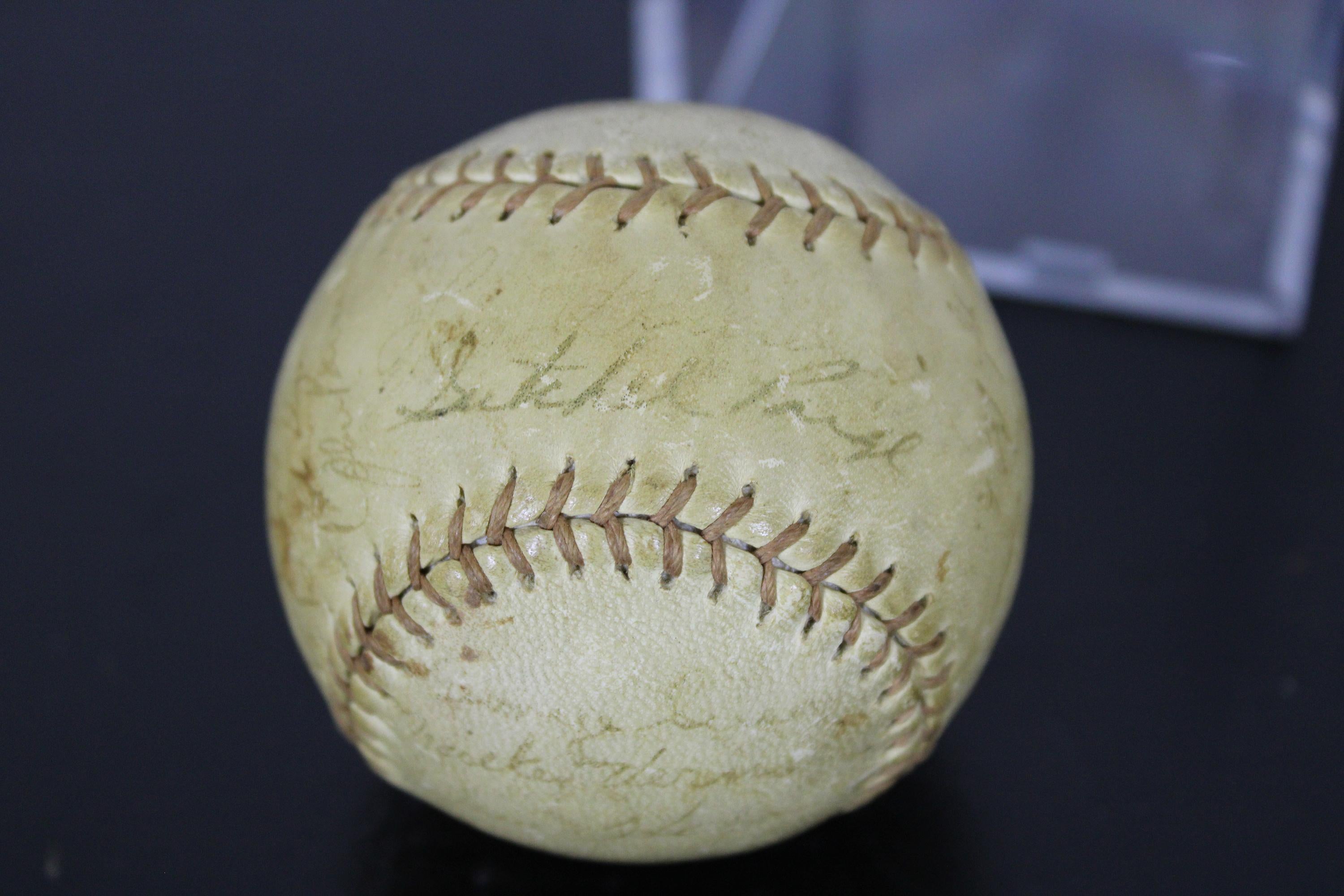 1949 Satchel Paige Cleveland Indians Autographed Team Signed Baseball In Good Condition For Sale In Dayton, OH