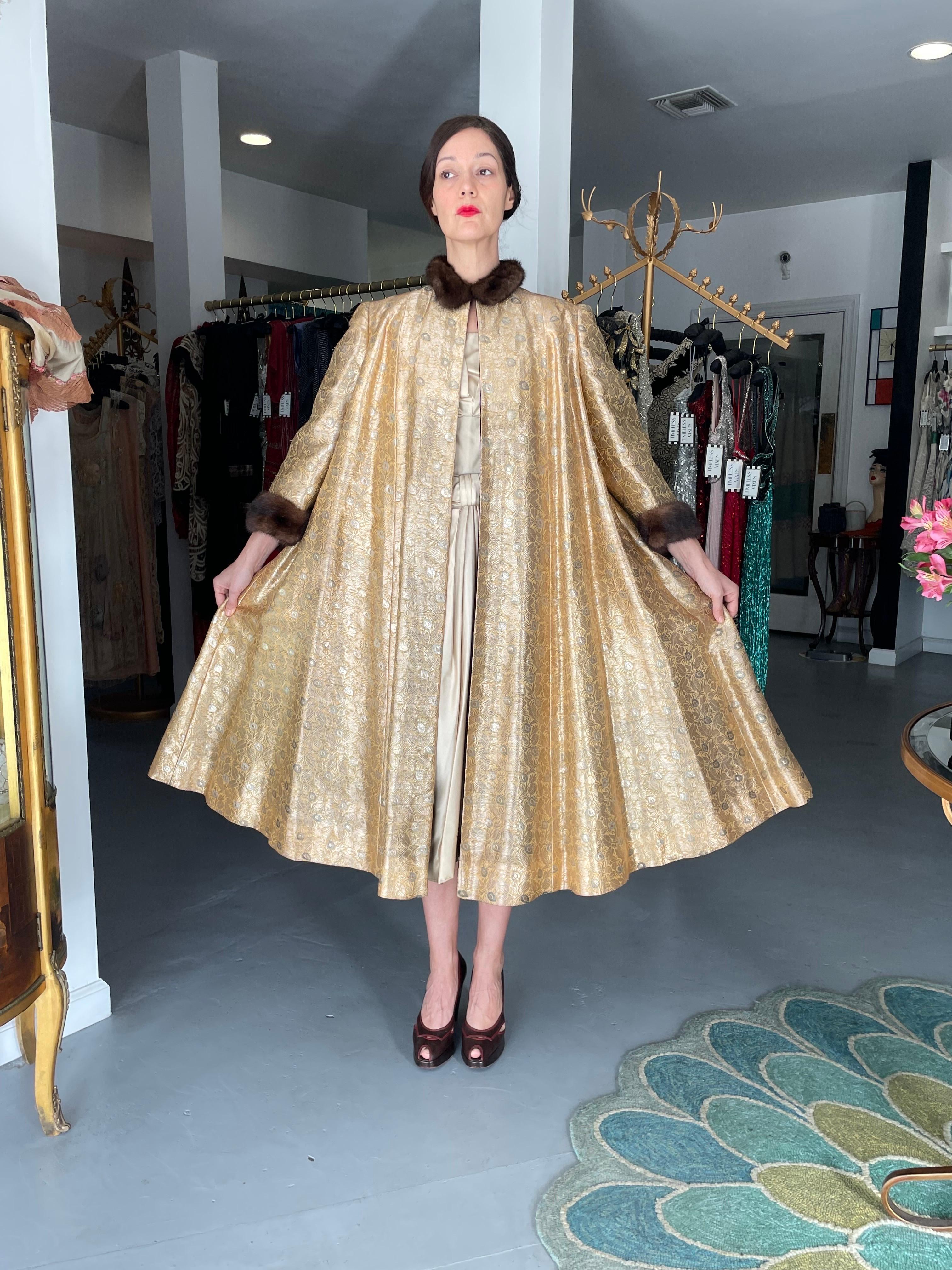 1949 Traina-Norell Couture Vogue Documented Metallic Gold Silk & Mink Swing Coat In Good Condition For Sale In Beverly Hills, CA