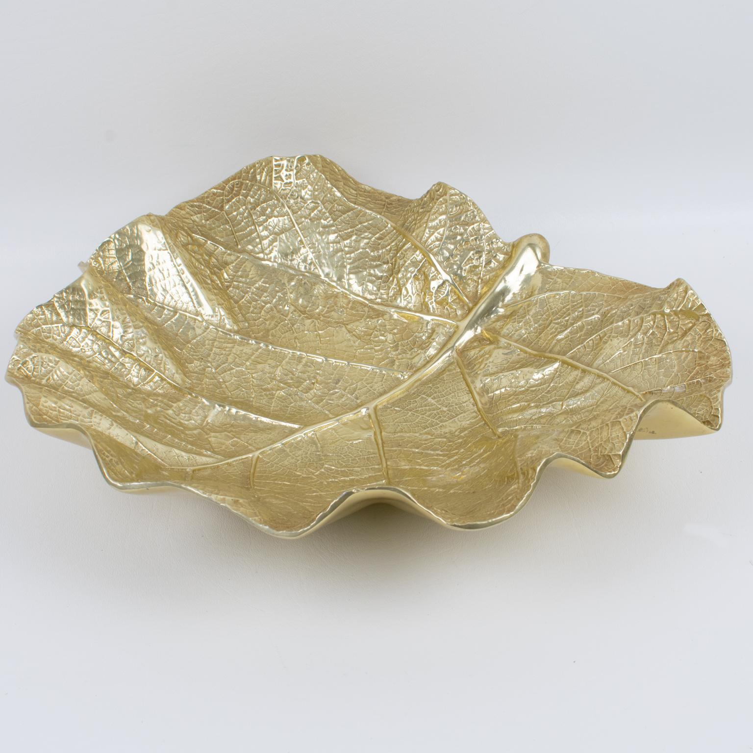 Awesome large gilded brass sea grape leaf decorative dish, bowl, or centerpiece, handcrafted by Virginia Metalcrafters, circa 1949. The leaf designs collection was created by well-known sculptor Oskar Hansen for Virginia Metalcrafters in Waynesboro,