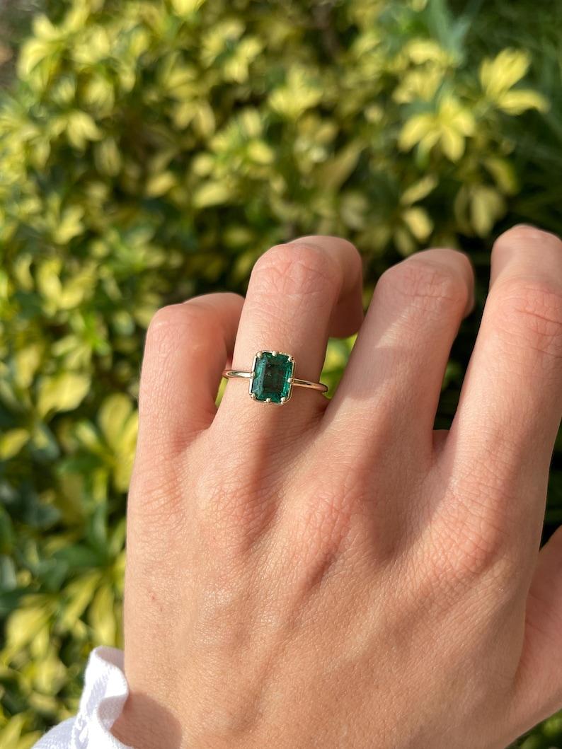 1,94ct 14K Anello con diamante e smeraldo taglio smeraldo e anello aureola con diamante rotondo 585 In condizioni Nuovo in vendita a Jupiter, FL