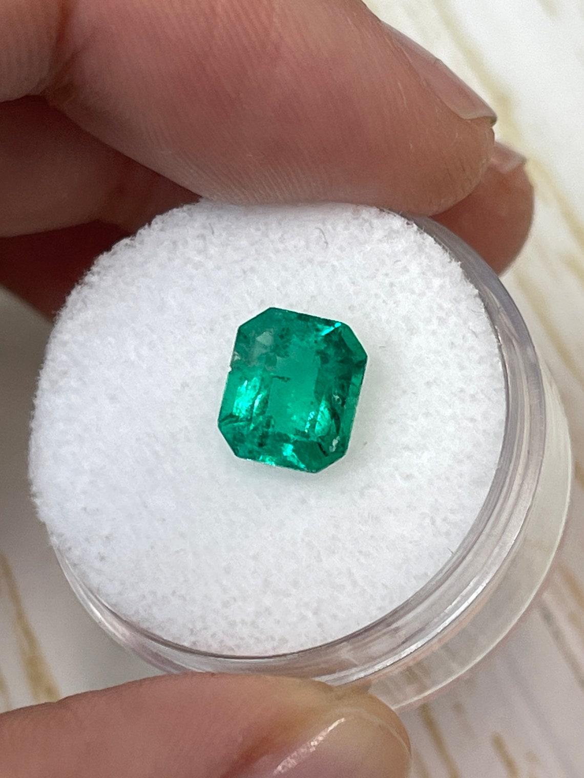 Moderno 1,94ct verde lentigginoso taglio smeraldo gemma colombiana 8,5x7 autentica pietra di nascita di maggio in vendita