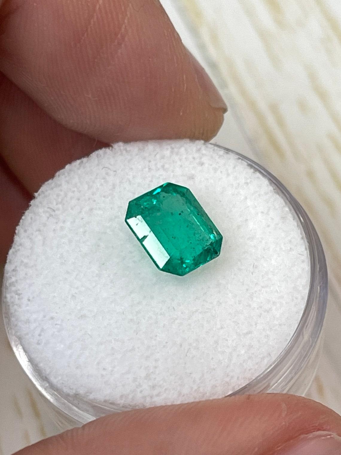 1,94ct verde lentigginoso taglio smeraldo gemma colombiana 8,5x7 autentica pietra di nascita di maggio In condizioni Nuovo in vendita a Jupiter, FL