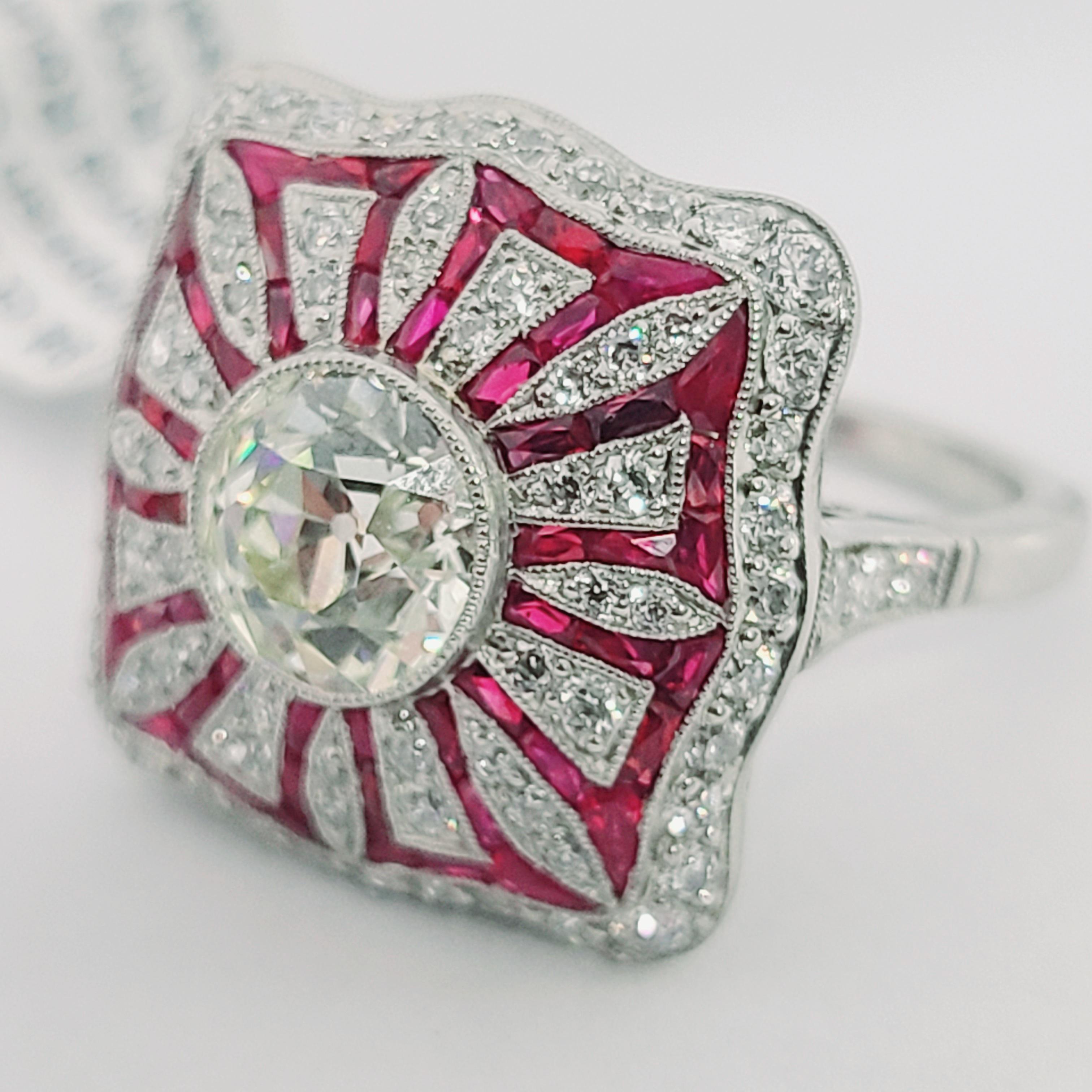 1.94ct Old European Cut Diamond 1.24ctw Accent Diamonds 10.5g Platinum Deco Style Ring Size 7

La pierre centrale est une belle taille européenne ancienne, d'un poids connu de 1,94 carat, de couleur L-M, VS2-SI1.  Il y a 1,24ctw de diamants ronds