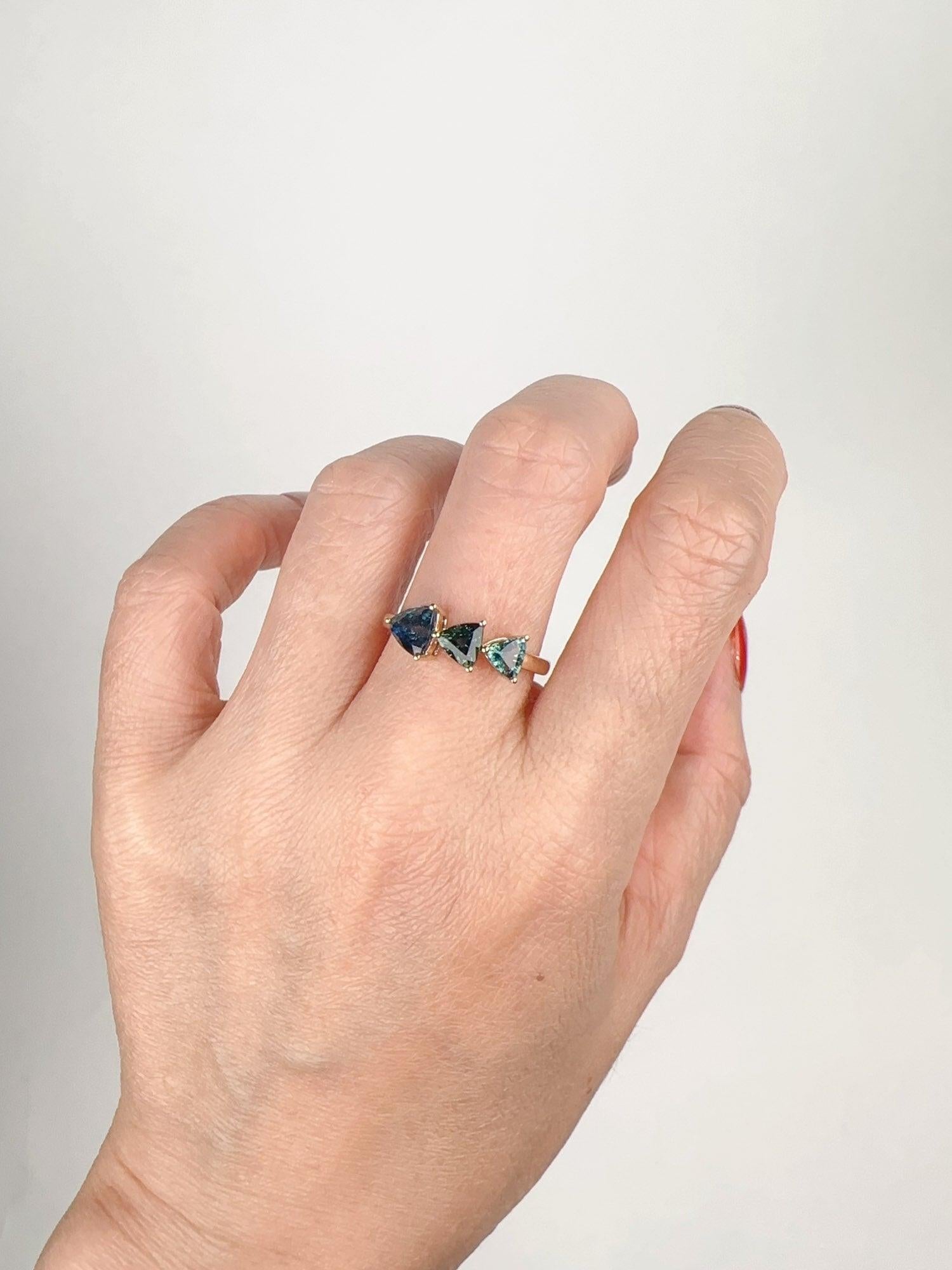 Women's or Men's 1.94ctw Graduated Size Teal Blue Journey Sapphire Ring 14K Gold R6746 For Sale
