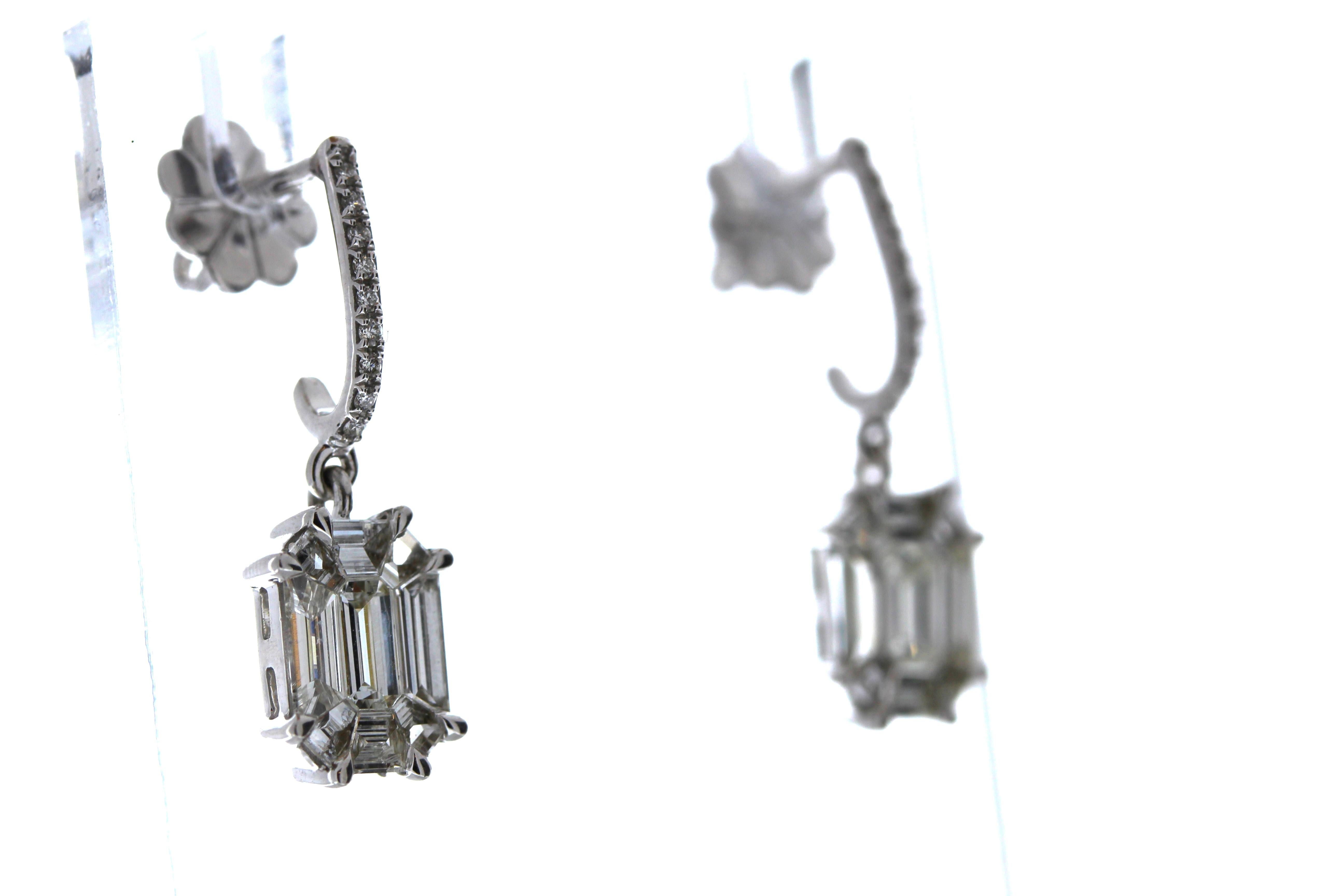 Contemporain Boucles d'oreilles en or blanc 18 carats avec diamants mixtes 1.94CTW en vente