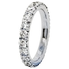 1,95 Karat 14 Karat Französischer Diamant-Eternity-Ring mit Pavéfassung