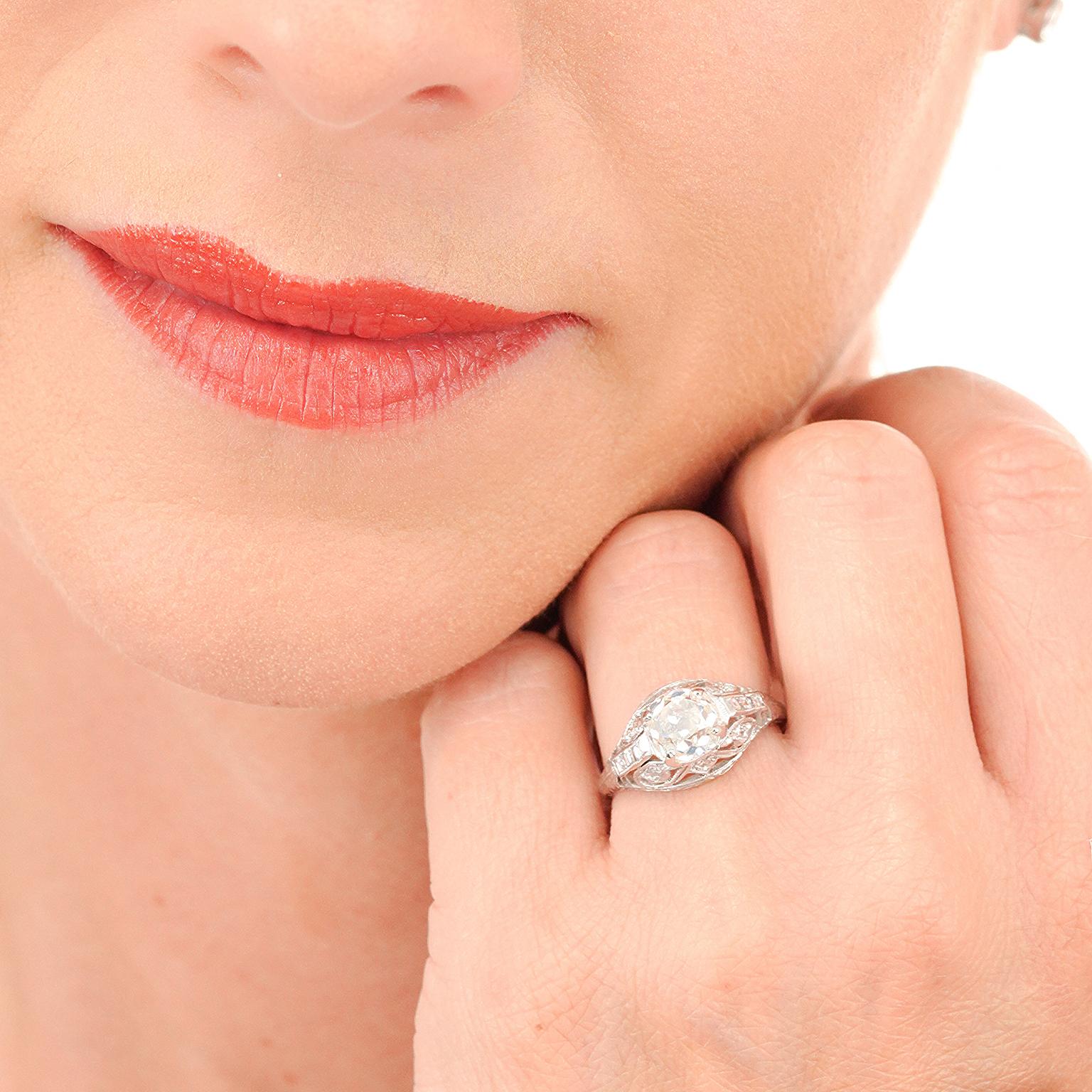 Taglio brillante Anello con diamante Art Deco da 1,95 carati in vendita