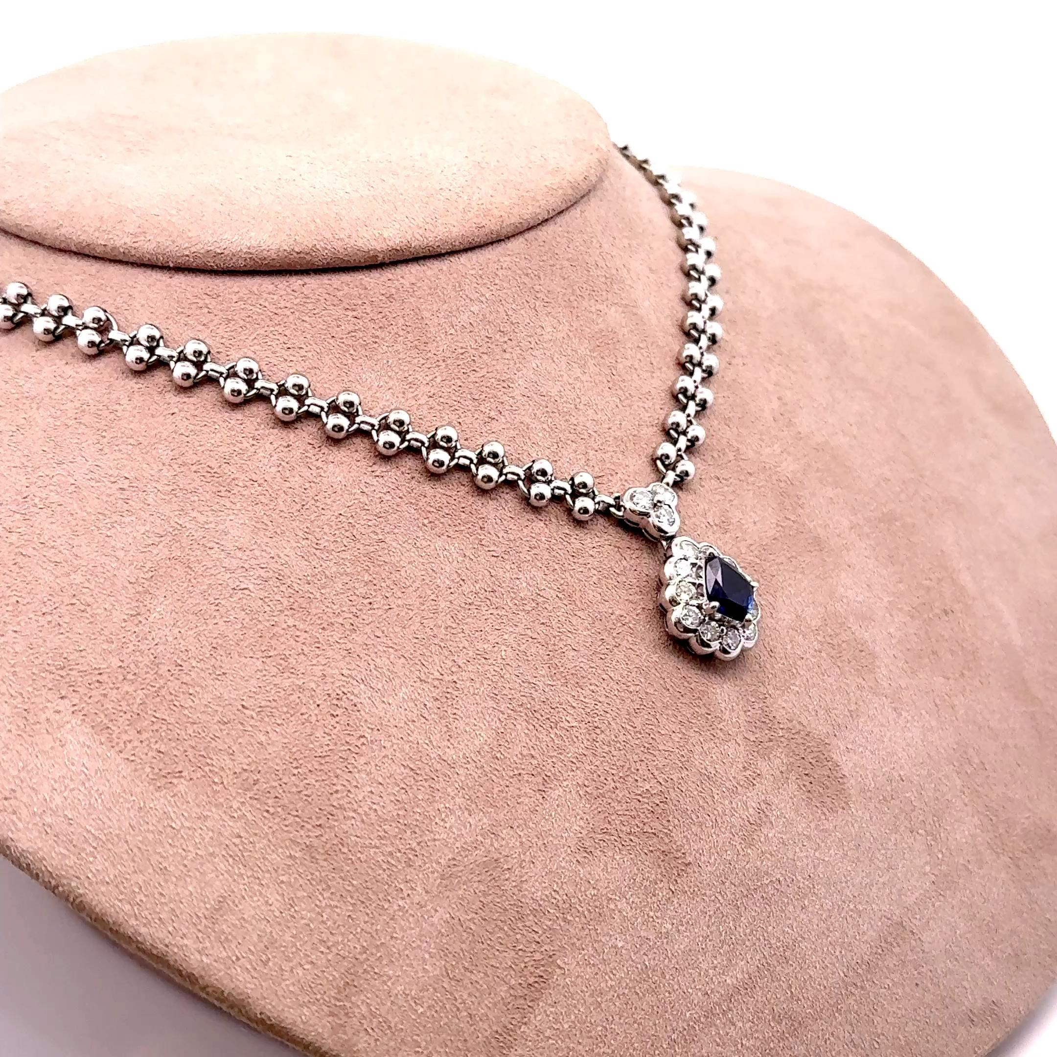 Collana aureola in platino con diamante e zaffiro blu da 1,95 carati In condizioni ottime in vendita a Beverly Hills, CA