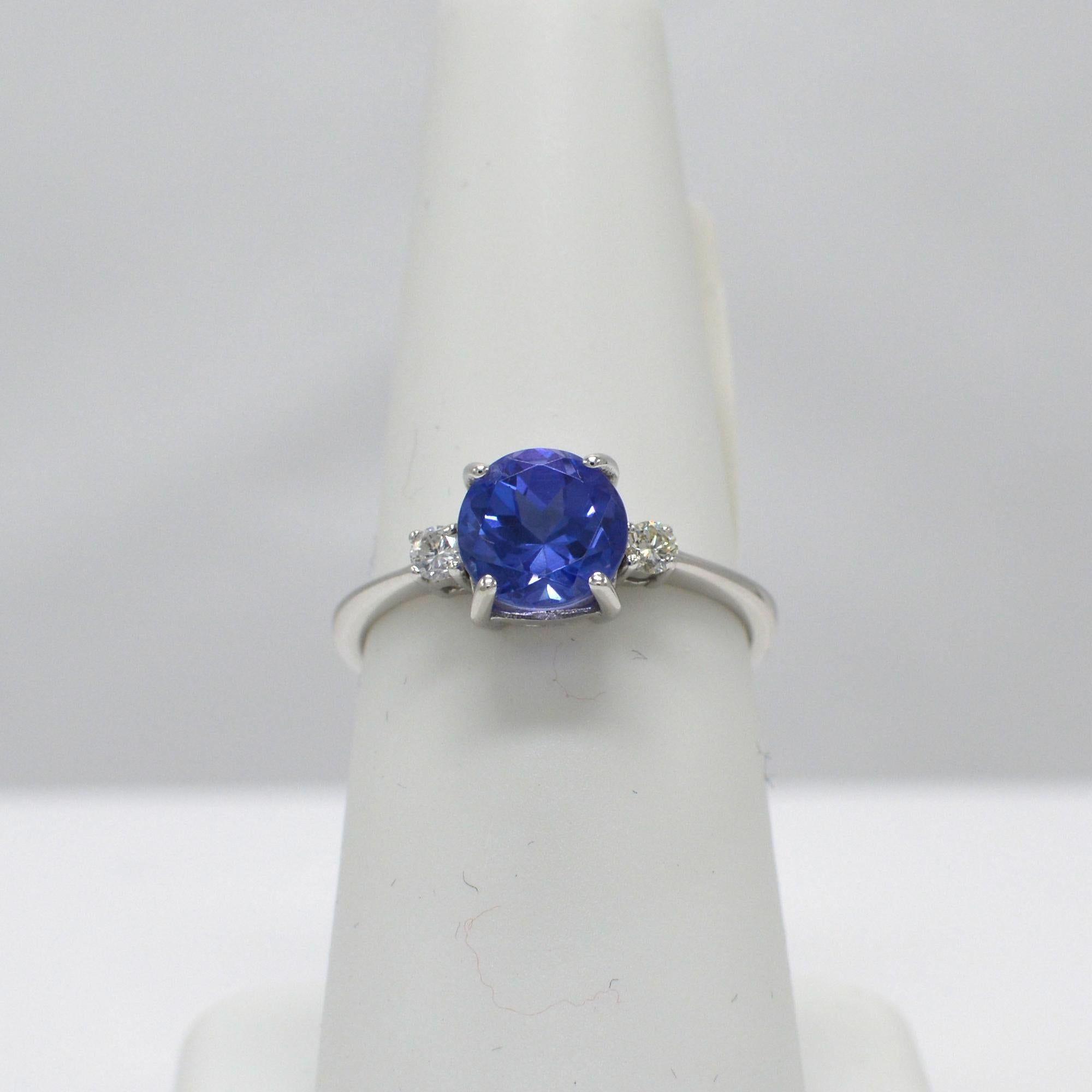 1.95 Carat Blue Tanzanite Ring 18 Karat White Gold with Diamonds For Sale 4
