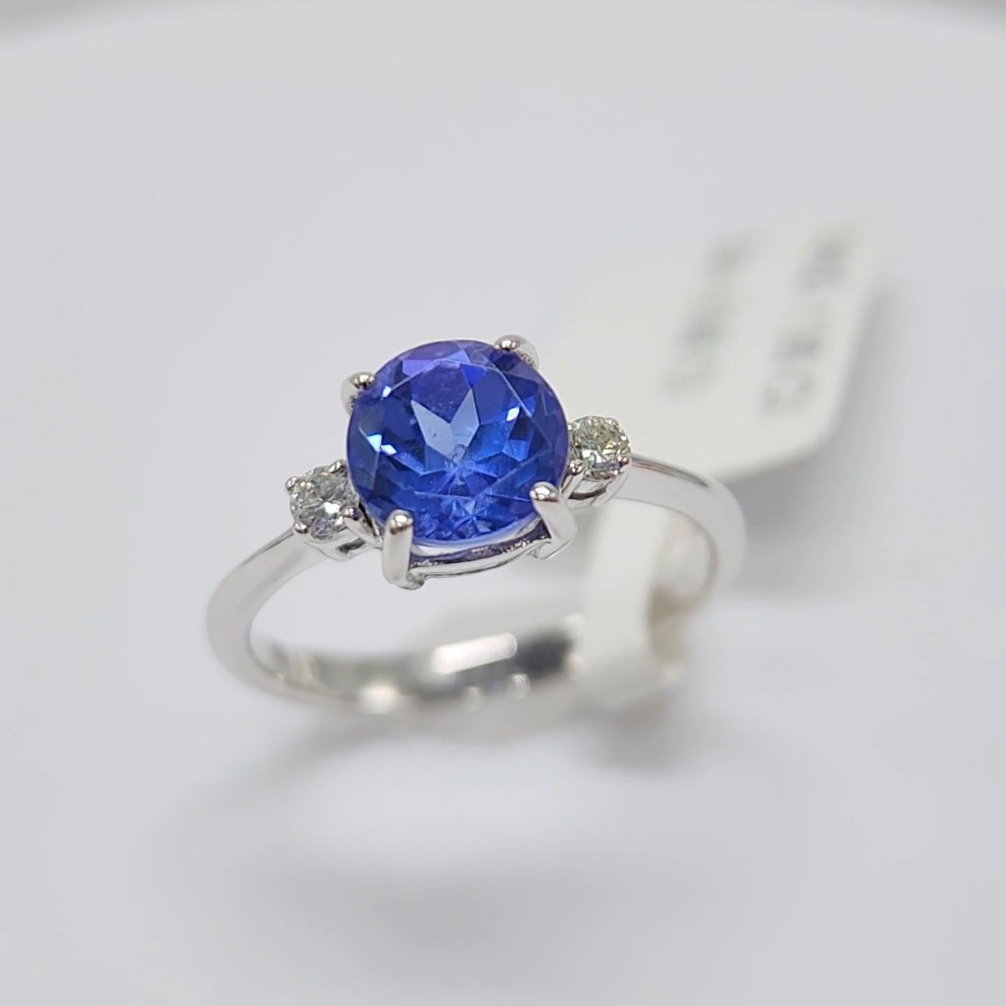 Anillo de tanzanita azul de 1,95 quilates de oro blanco de 18 quilates con diamantes en venta 5