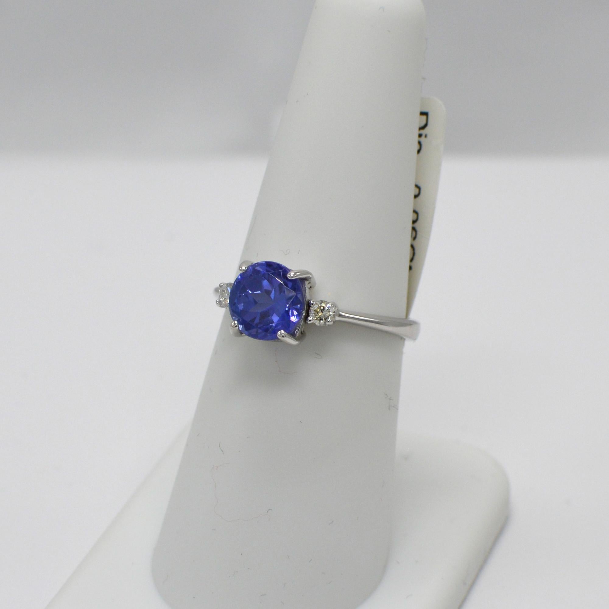 1.95 Carat Blue Tanzanite Ring 18 Karat White Gold with Diamonds For Sale 5