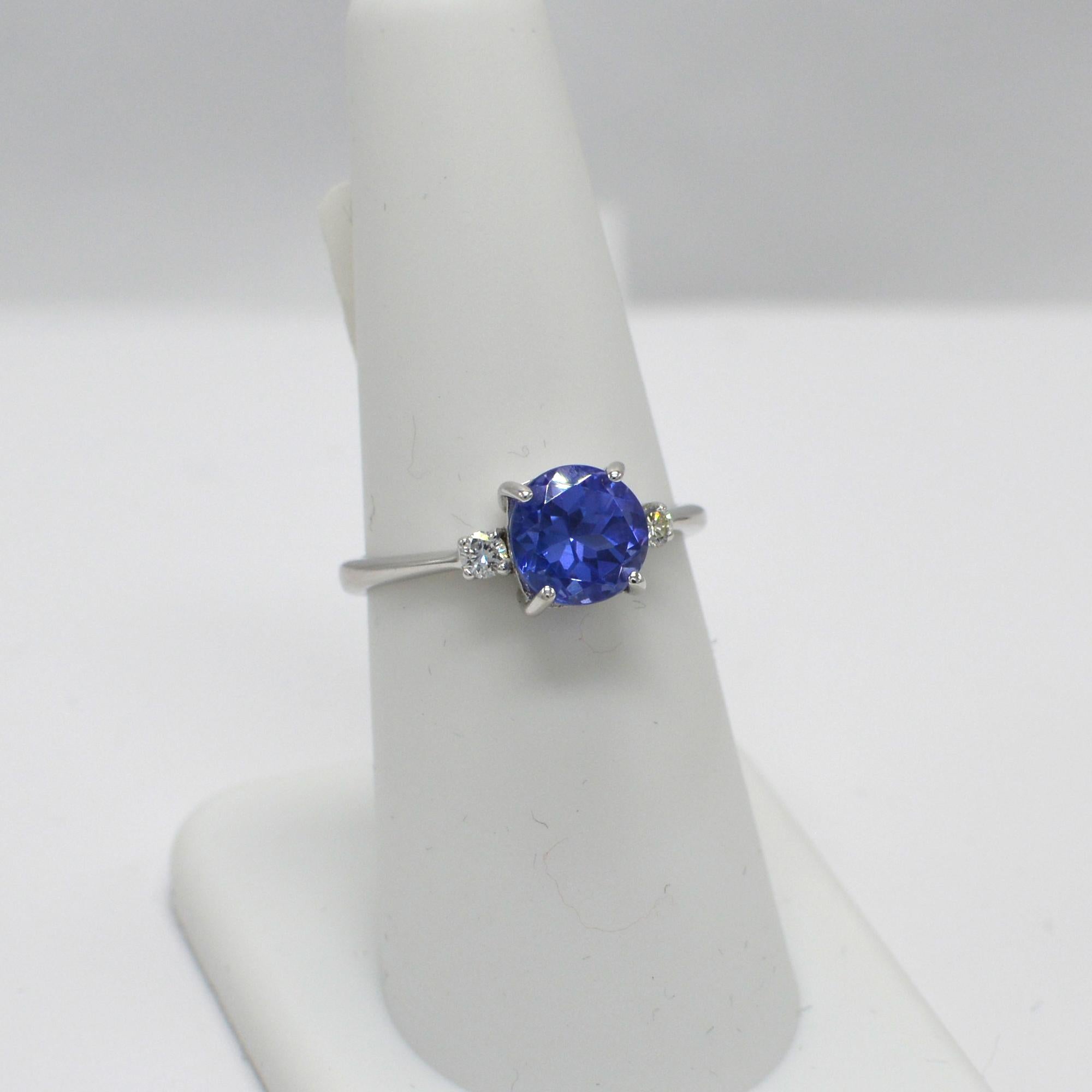 1.95 Carat Blue Tanzanite Ring 18 Karat White Gold with Diamonds For Sale 6