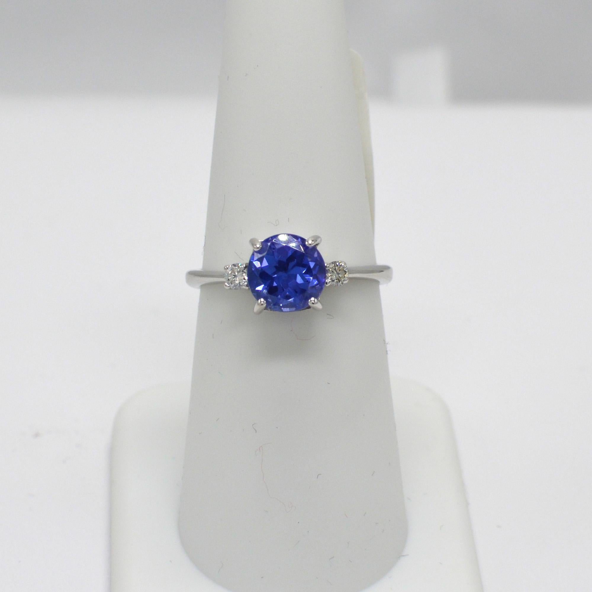 1.95 Carat Blue Tanzanite Ring 18 Karat White Gold with Diamonds For Sale 7