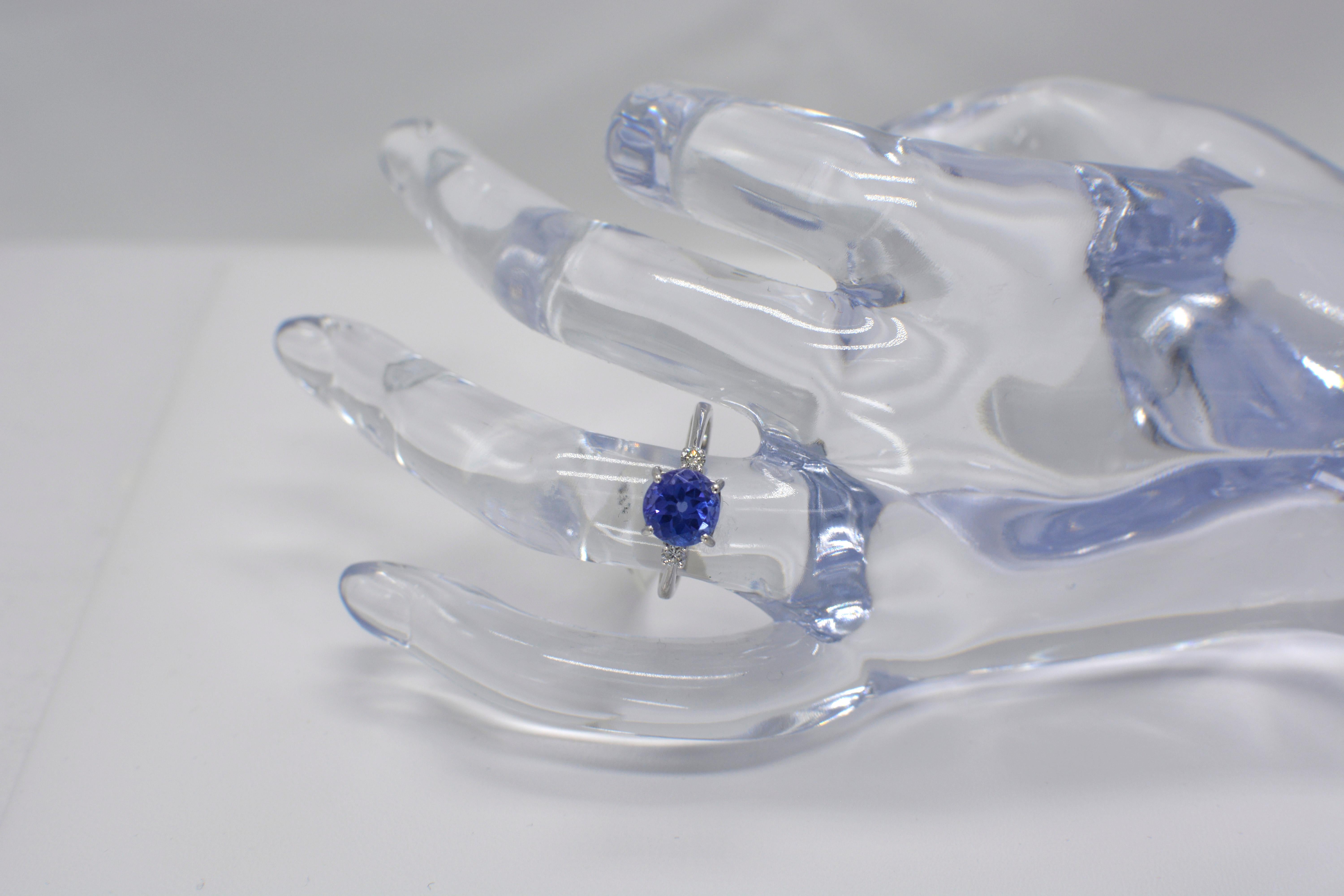 Anillo de tanzanita azul de 1,95 quilates de oro blanco de 18 quilates con diamantes en venta 15