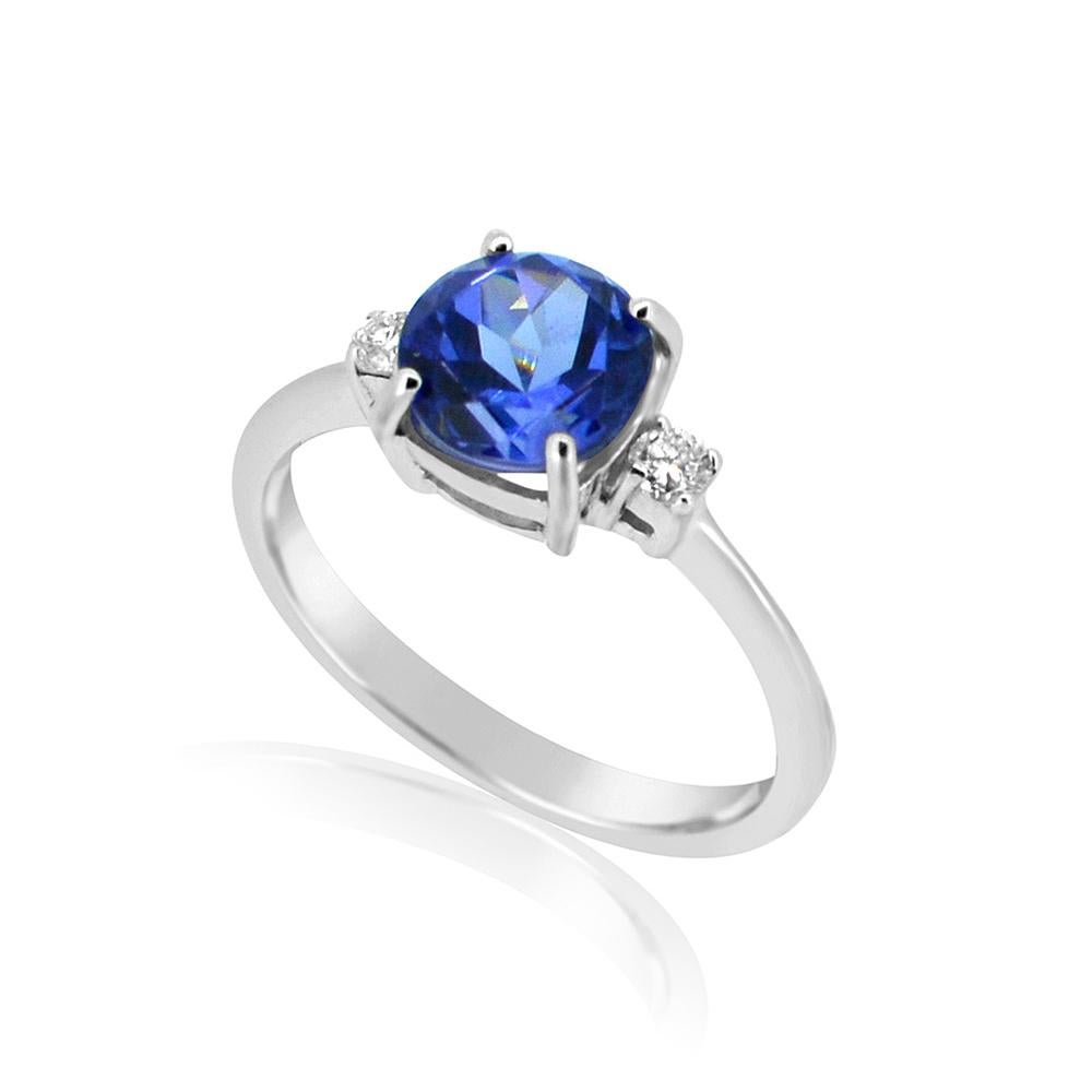 Tanzanita redonda AAA brillante color Azul profundo 1,95 quilates.
Total diamantes 0,06 quilates G H-VS
Oro blanco de 18 quilates 3,0 gramos, 
Dedo tamaño 7
Todas las piedras son naturales y no están tratadas.