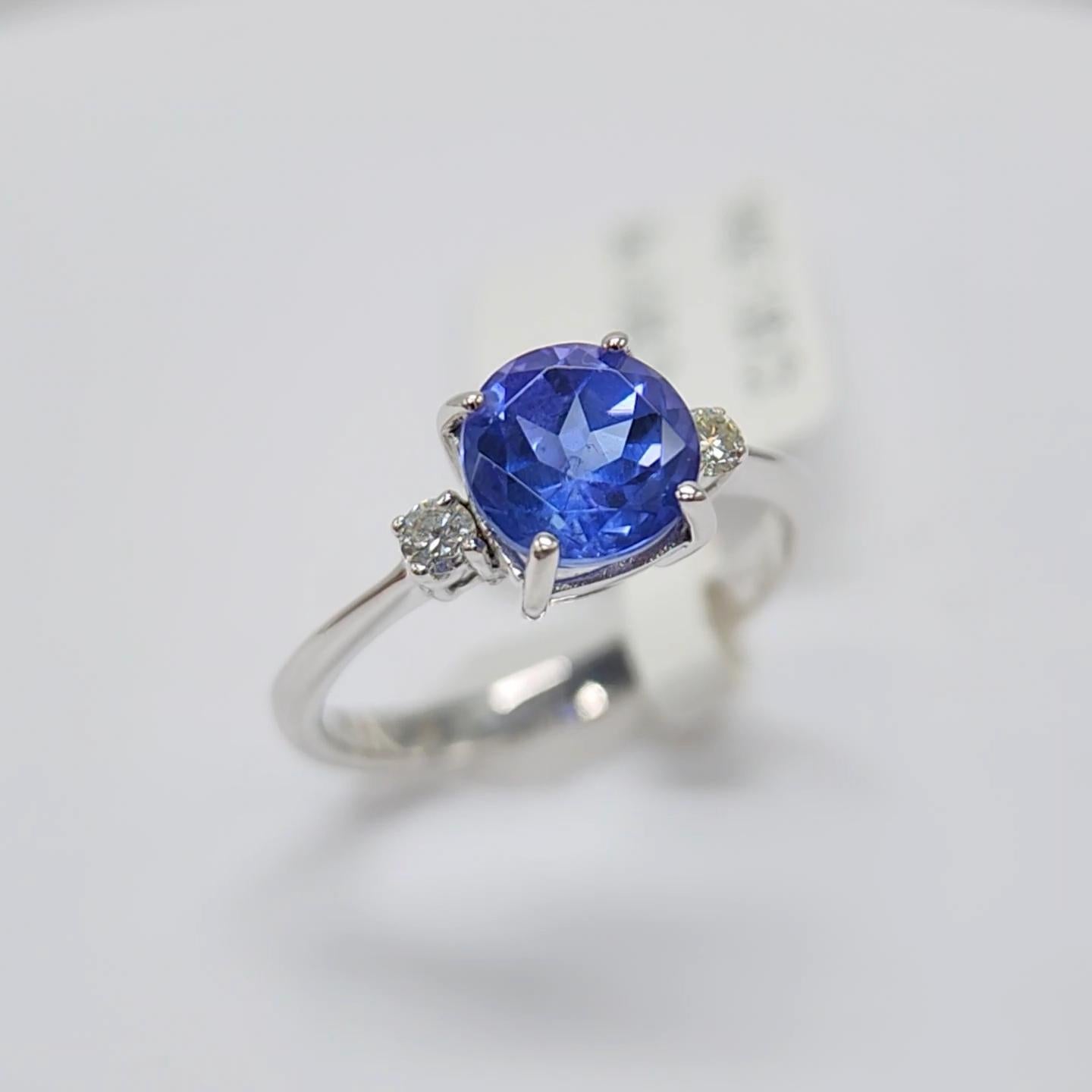 Anillo de tanzanita azul de 1,95 quilates de oro blanco de 18 quilates con diamantes en Nuevo estado para la venta en Brooklyn, NY