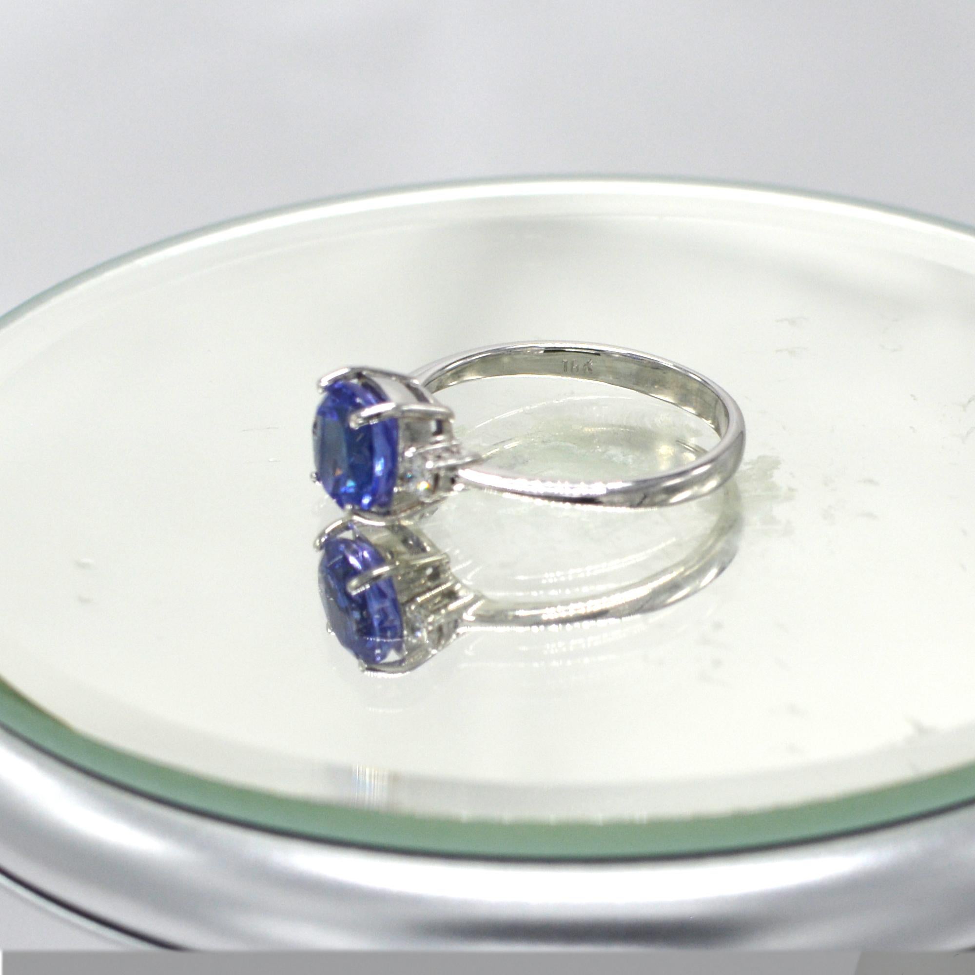 1.95 Carat Blue Tanzanite Ring 18 Karat White Gold with Diamonds For Sale 1