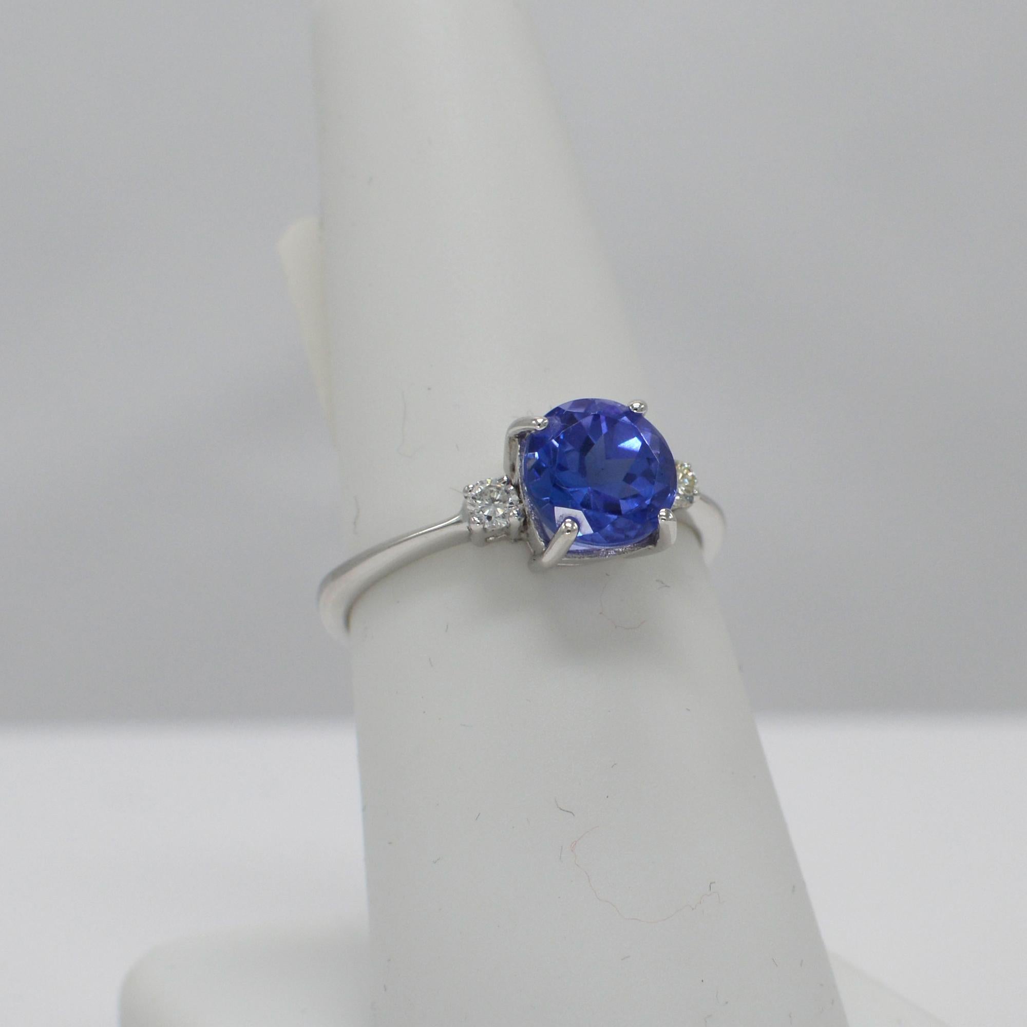 1.95 Carat Blue Tanzanite Ring 18 Karat White Gold with Diamonds For Sale 3