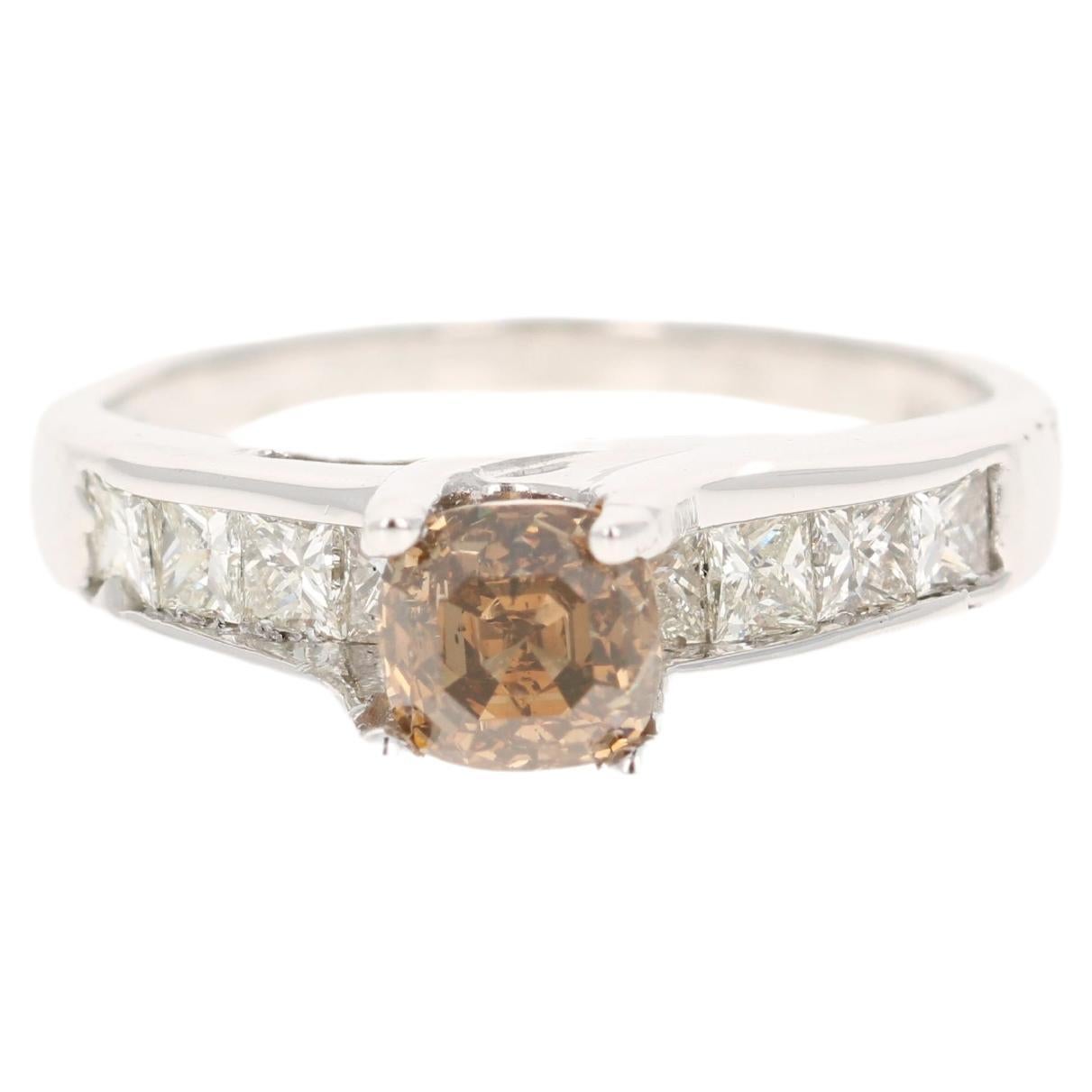 Bague de fiançailles en platine avec diamant brun taille princesse de 1,95 carat en vente