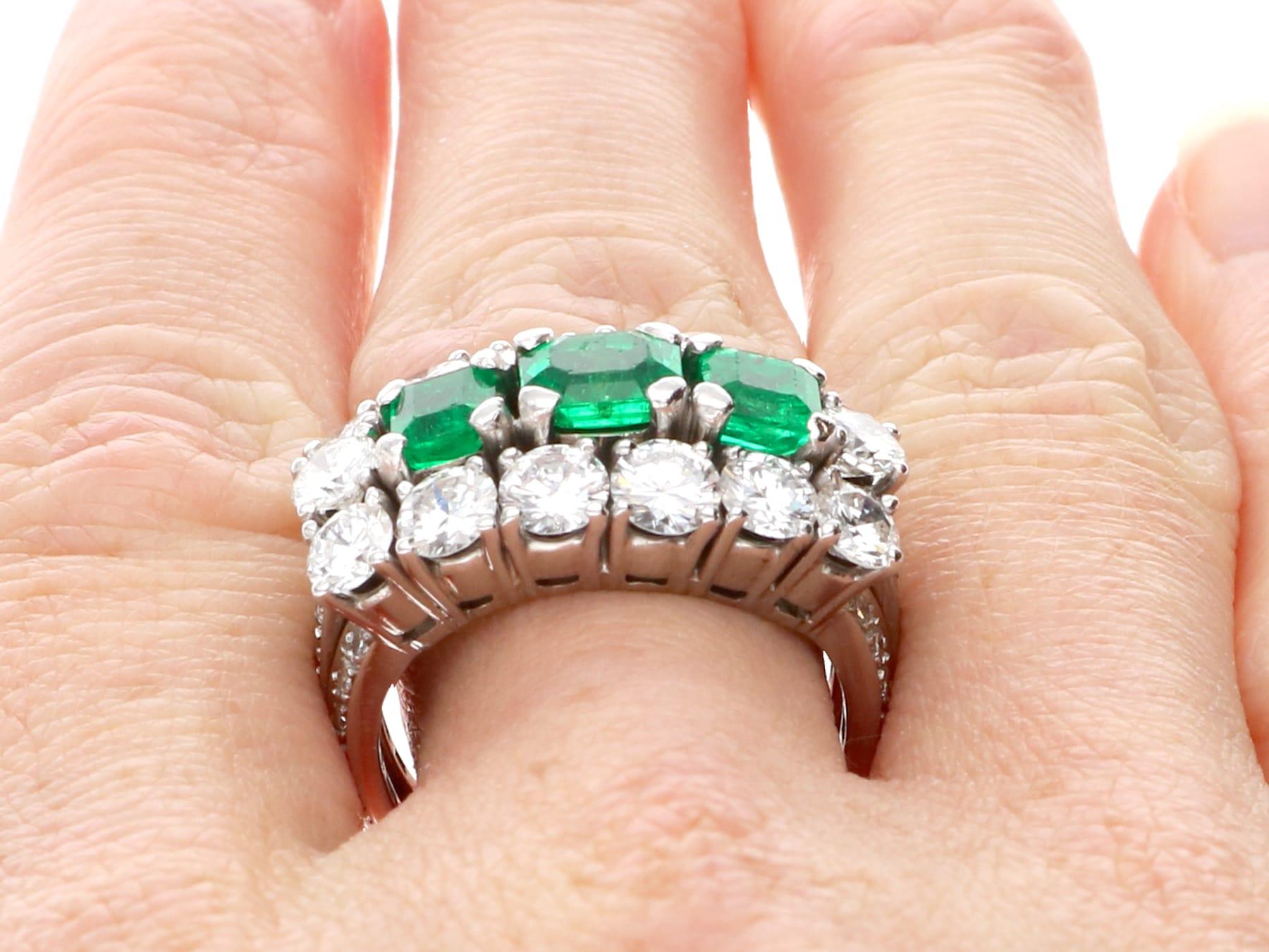 1,95 Karat kolumbianischer Smaragd 5,34 Karat Diamant 18k Weißgold Ring CIRCA 1960 im Angebot 7