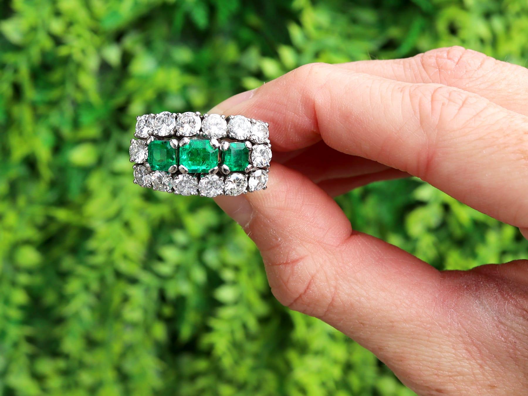 Ein atemberaubender, feiner und beeindruckender Vintage-Ring mit 1,95 Karat kolumbianischem Smaragd im Achteck-Schliff und 5,34 Karat Diamant aus 18 Karat Weißgold; Teil unseres vielfältigen Angebots an Smaragdschmuck.

Dieser atemberaubende, feine