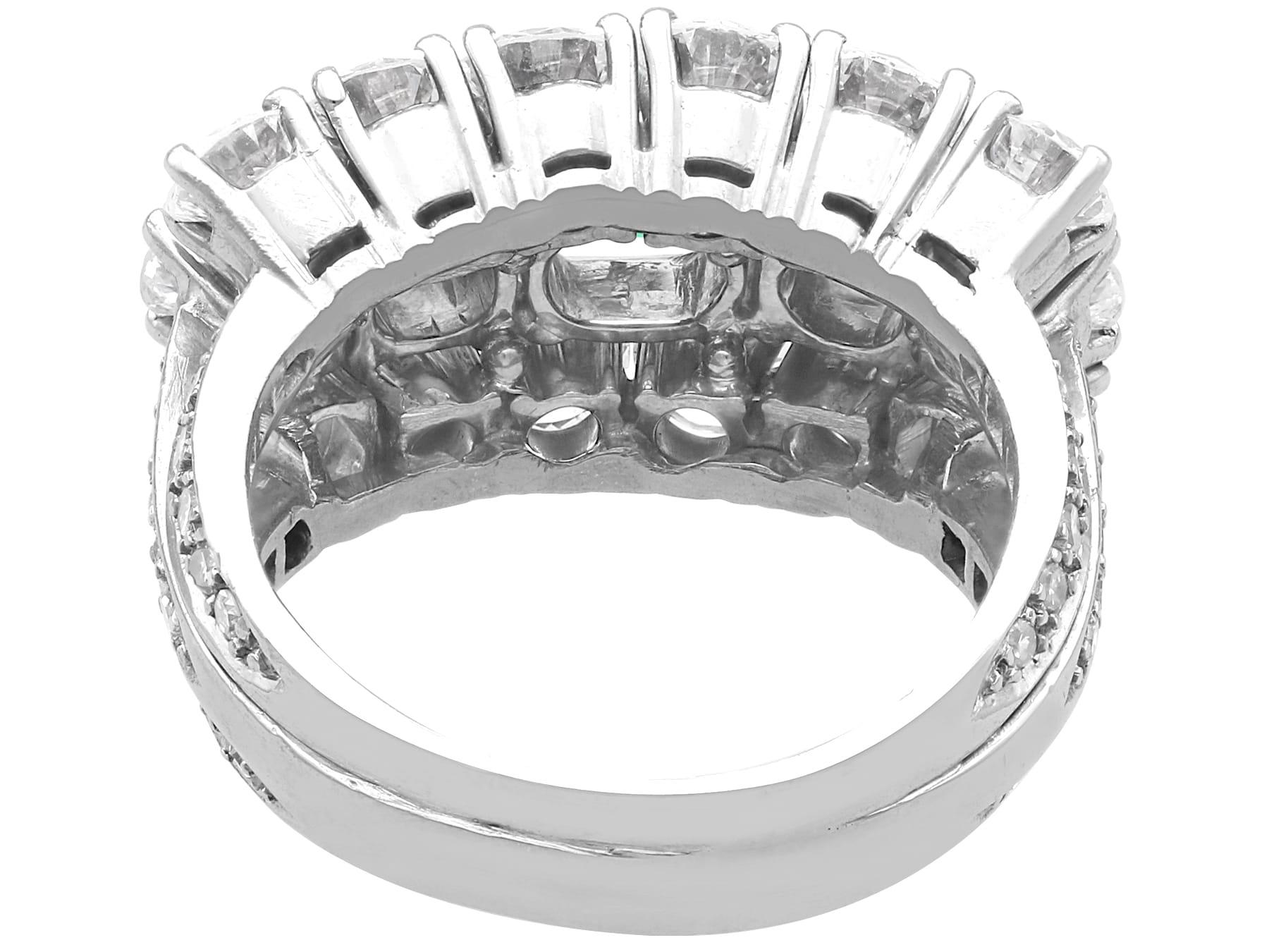 1,95 Karat kolumbianischer Smaragd 5,34 Karat Diamant 18k Weißgold Ring CIRCA 1960 im Angebot 2