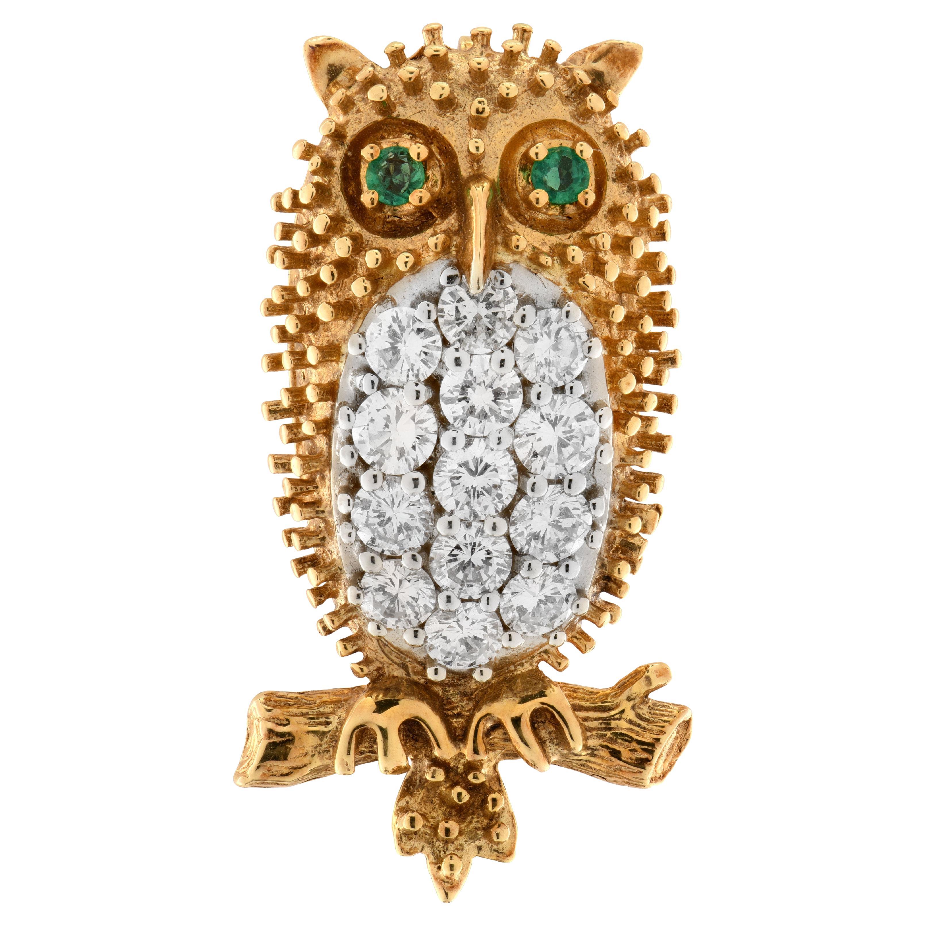 Broche hibou en diamant et émeraude de 1,95 carat