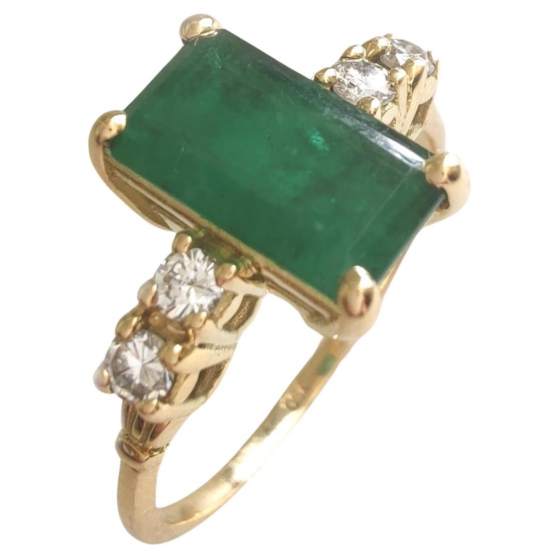 1.95 Carat Emerald with Diamond 18K Yellow Gold Engagement Ring for woman For Sale