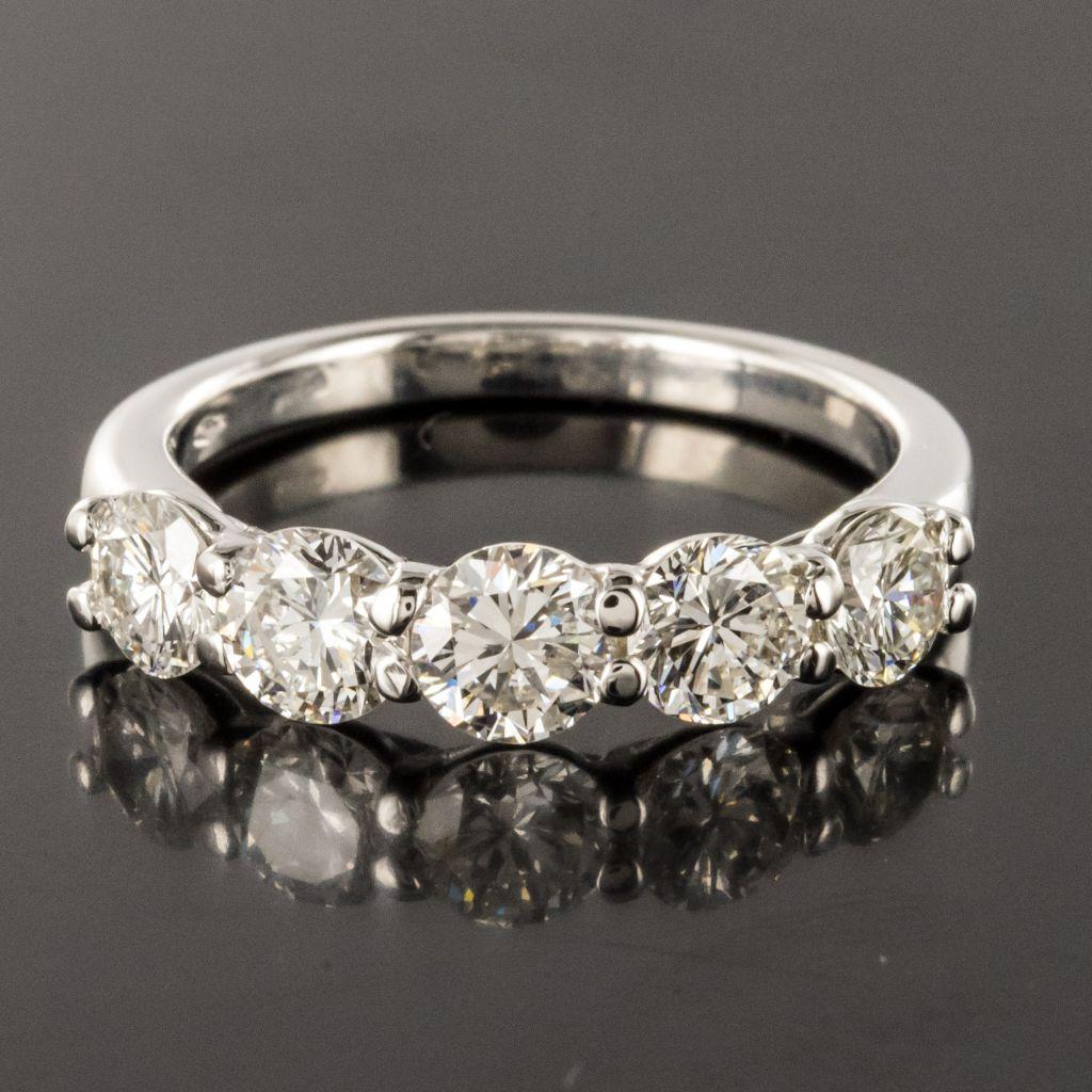 1.95 Carat E.VVS Diamond 18 Karat White Gold Wedding Ring 2