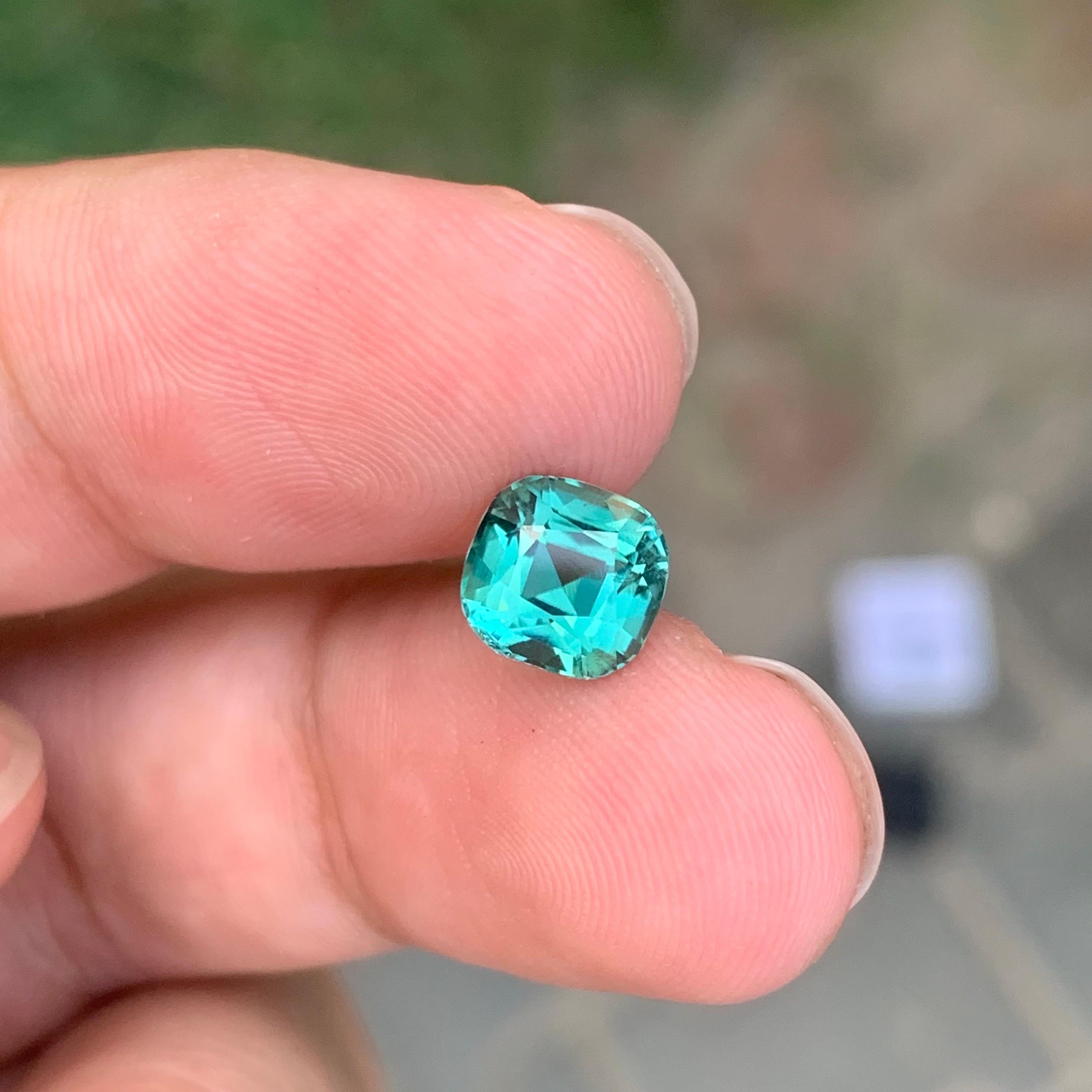 1.95 carati di tormalina blu-verde naturale sfusa a forma di cuscino in vendita 4
