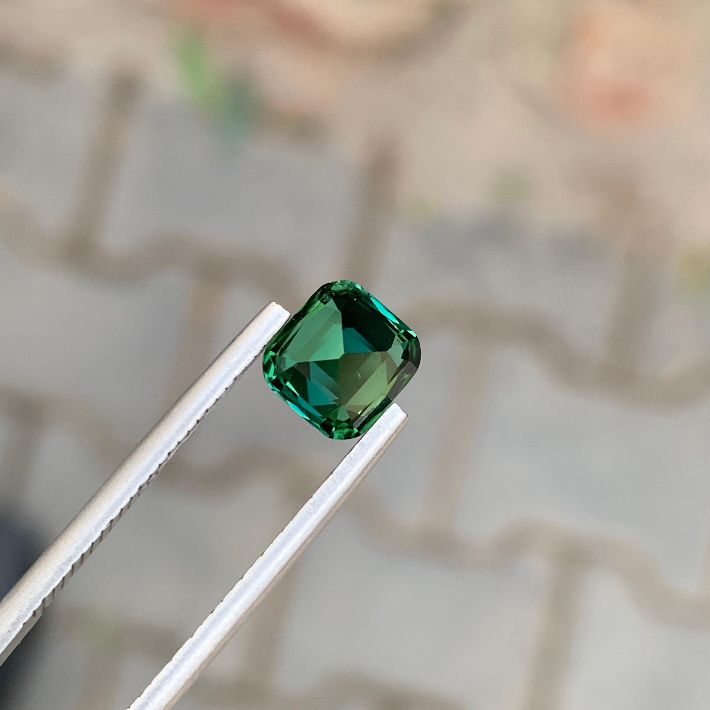 1.95 Carat Natural Loose Blue Green Tourmaline Cushion Shape Gemstone (Tourmaline bleue verte en forme de coussin) en vente 4