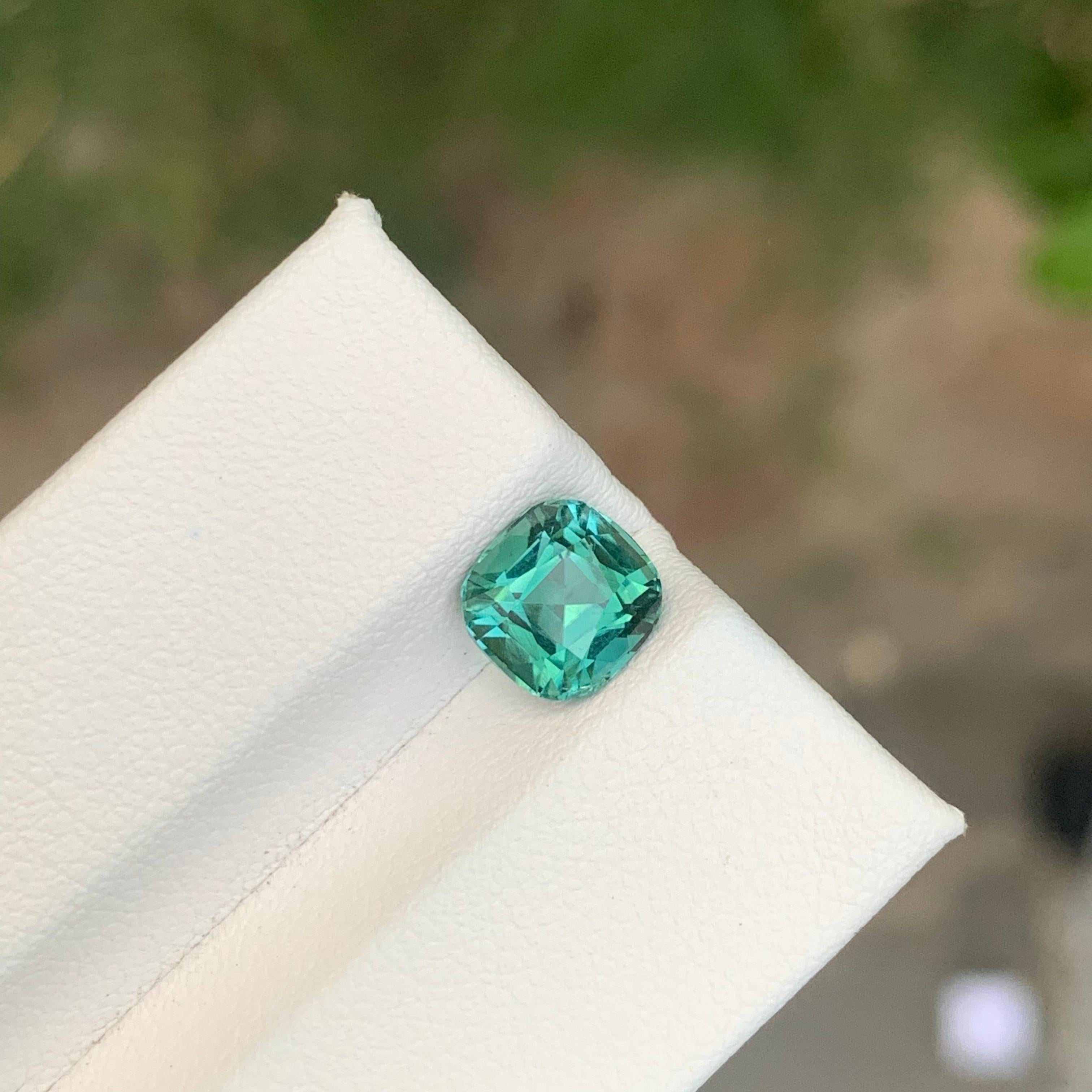 Taglio cuscino 1.95 carati di tormalina blu-verde naturale sfusa a forma di cuscino in vendita