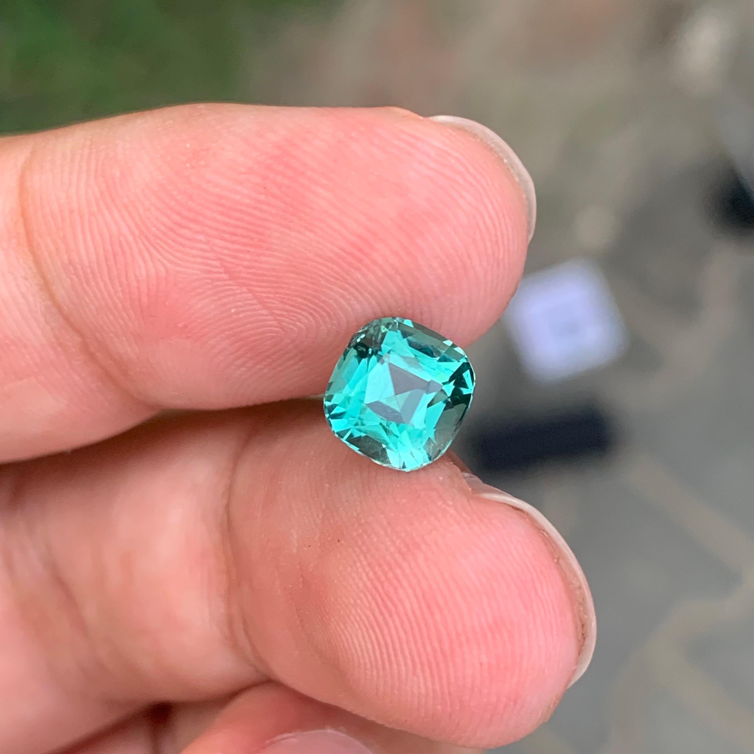 1.95 carati di tormalina blu-verde naturale sfusa a forma di cuscino In condizioni Nuovo in vendita a Peshawar, PK