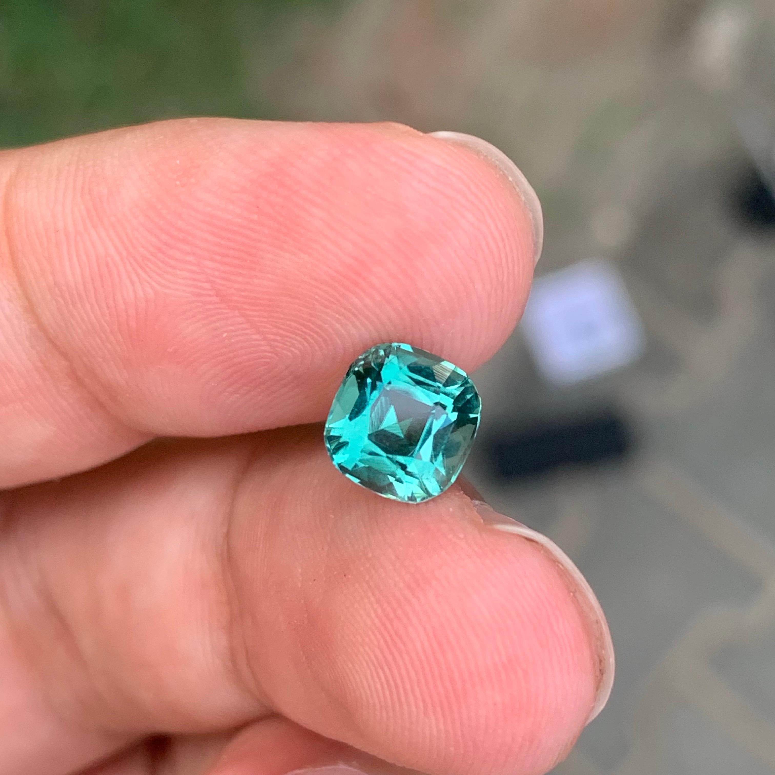 1.95 carati di tormalina blu-verde naturale sfusa a forma di cuscino in vendita 1