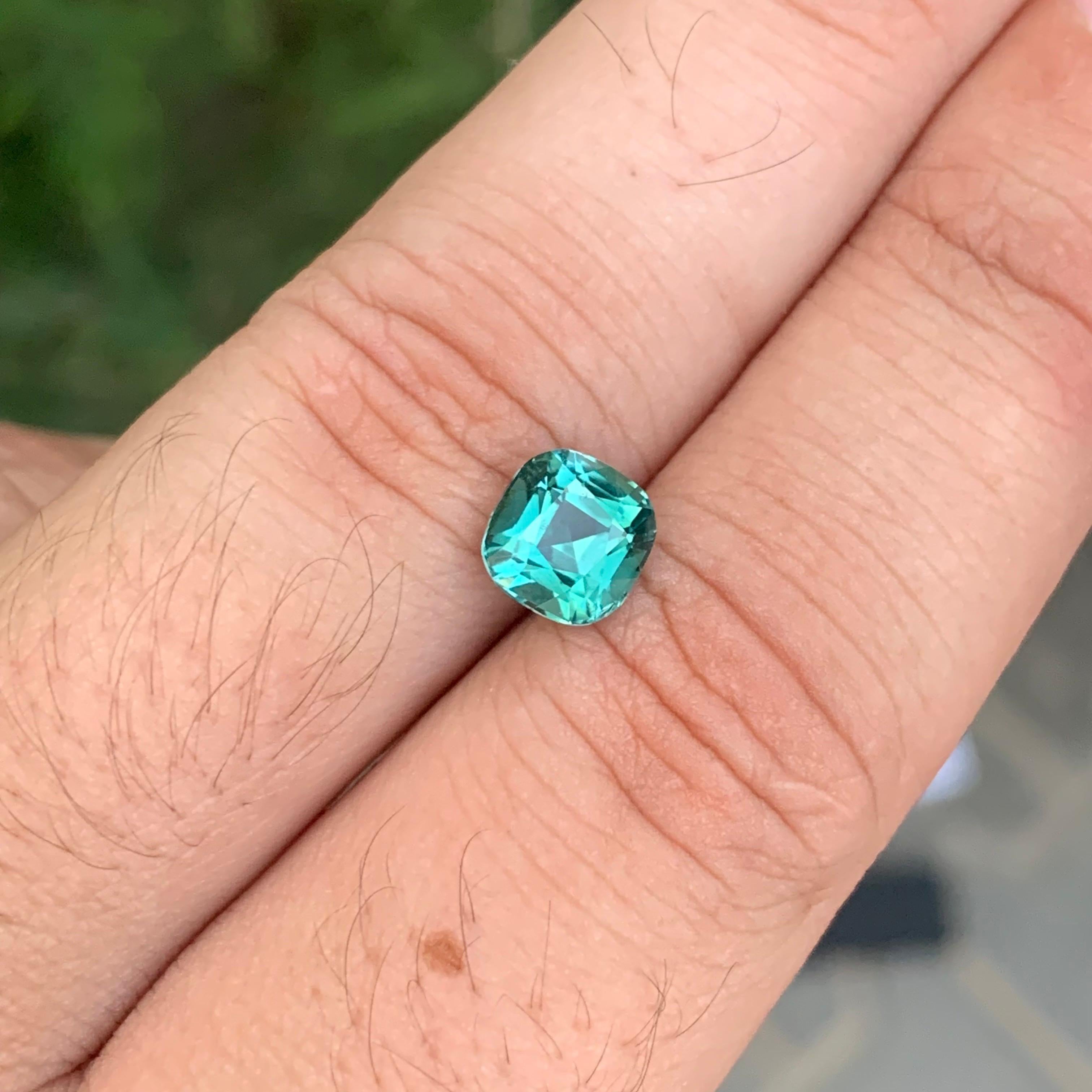 1.95 carati di tormalina blu-verde naturale sfusa a forma di cuscino in vendita 2