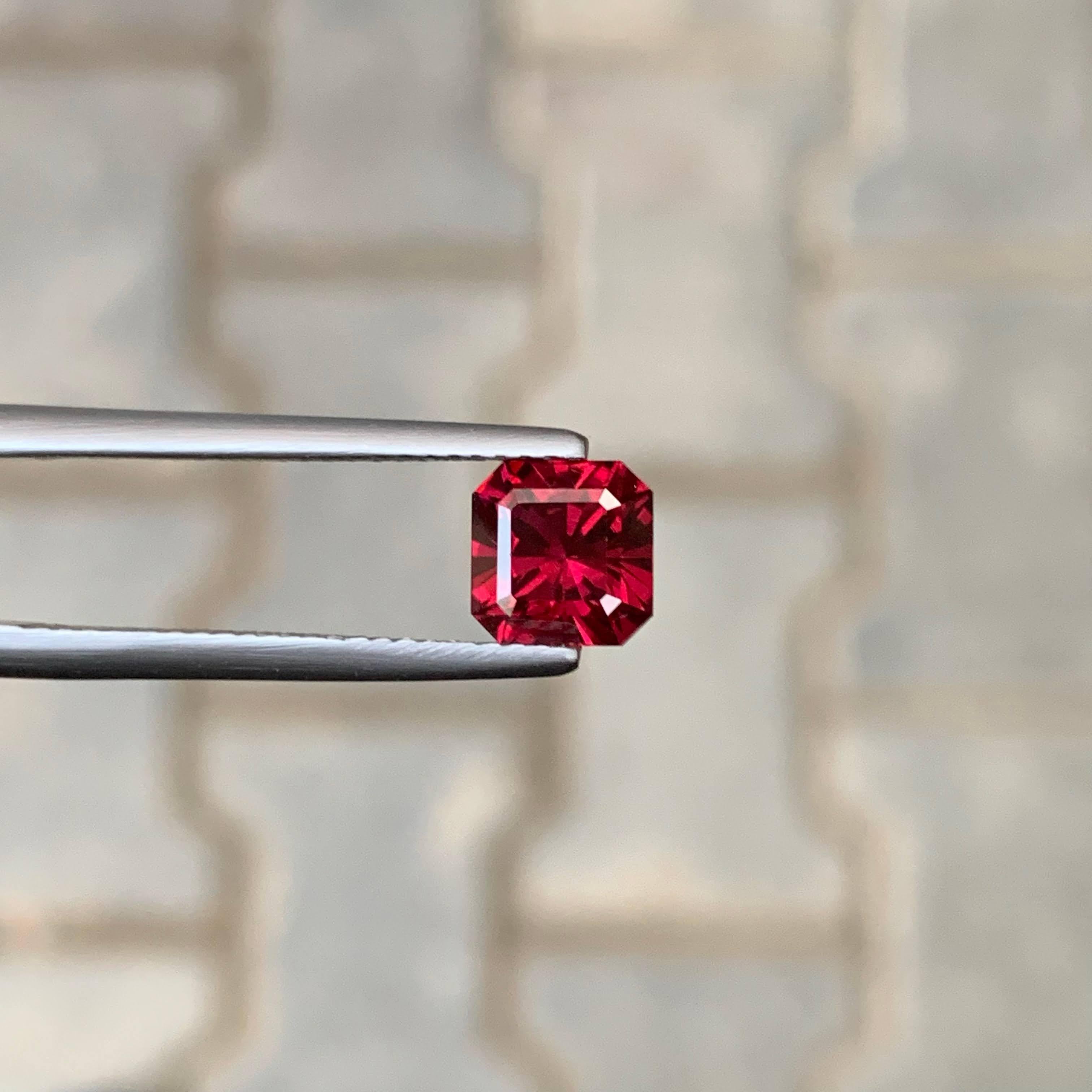 1.95 Carat Natural Loose Bright Red Garnet Stone Asscher Cut Tanzanian Gemstone In New Condition For Sale In Bangkok, TH